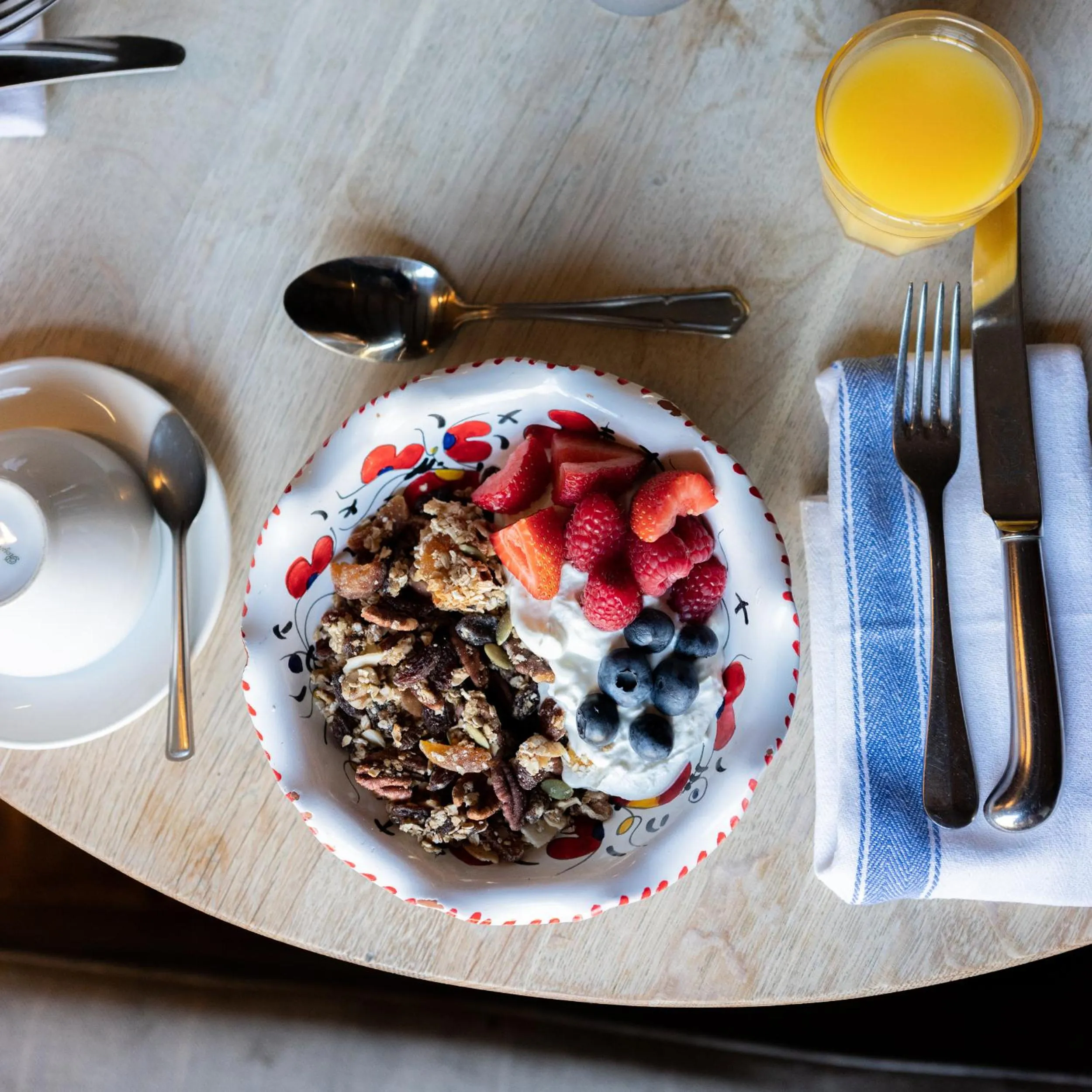 Breakfast in New Inn at Coln