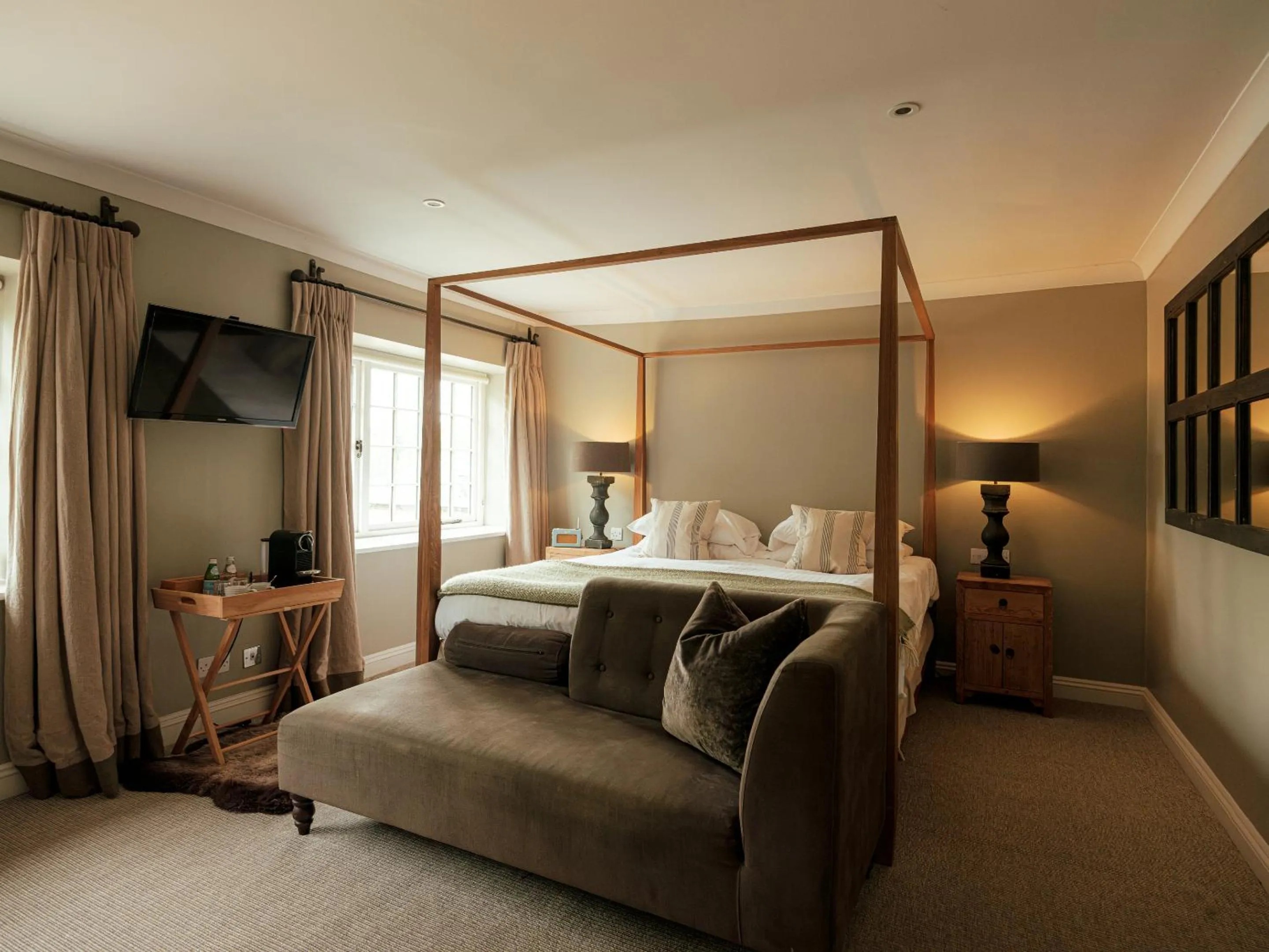 Bedroom, Bed in New Inn at Coln