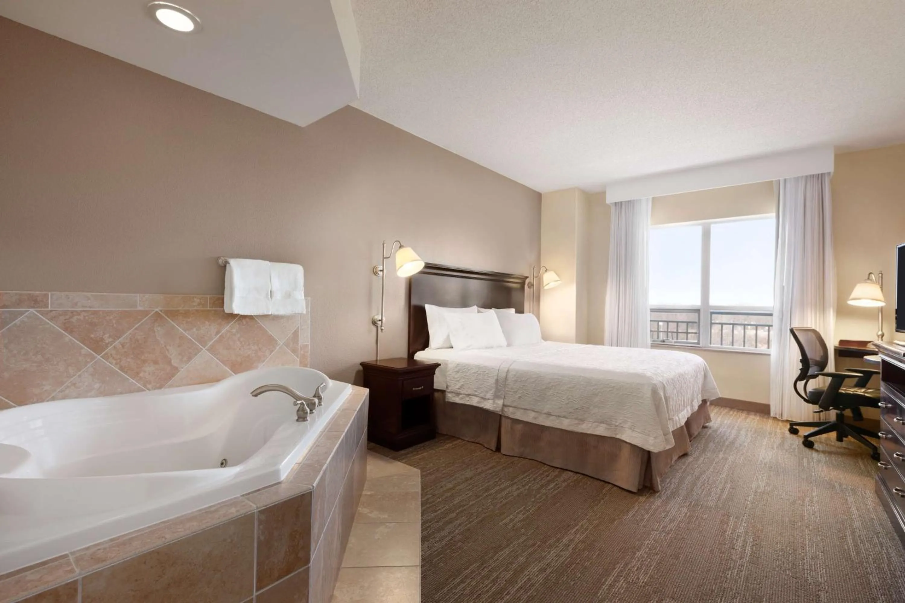 Bedroom, Bed in Hampton Inn & Suites Washington-Dulles International Airport