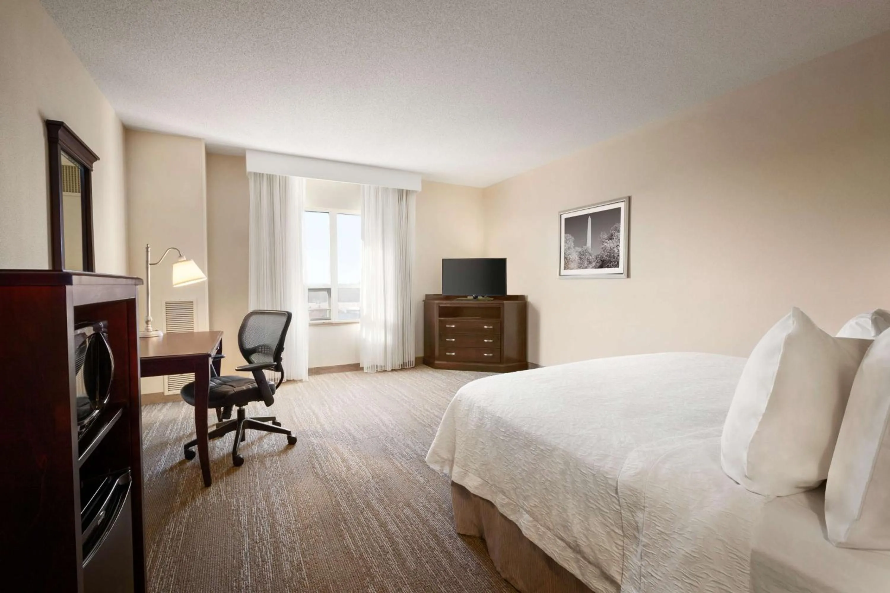 Bedroom, Bed in Hampton Inn & Suites Washington-Dulles International Airport