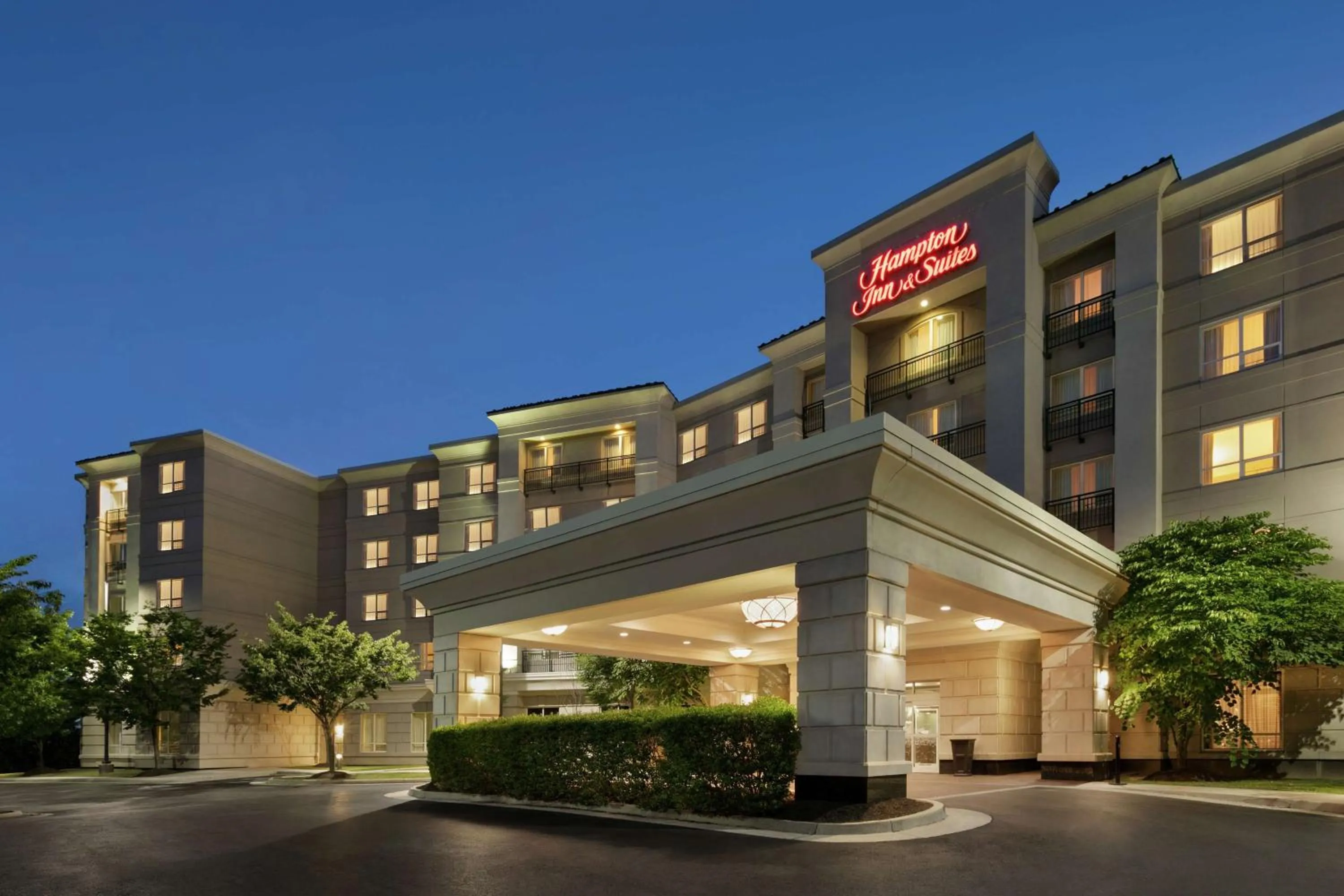 Property building in Hampton Inn & Suites Washington-Dulles International Airport