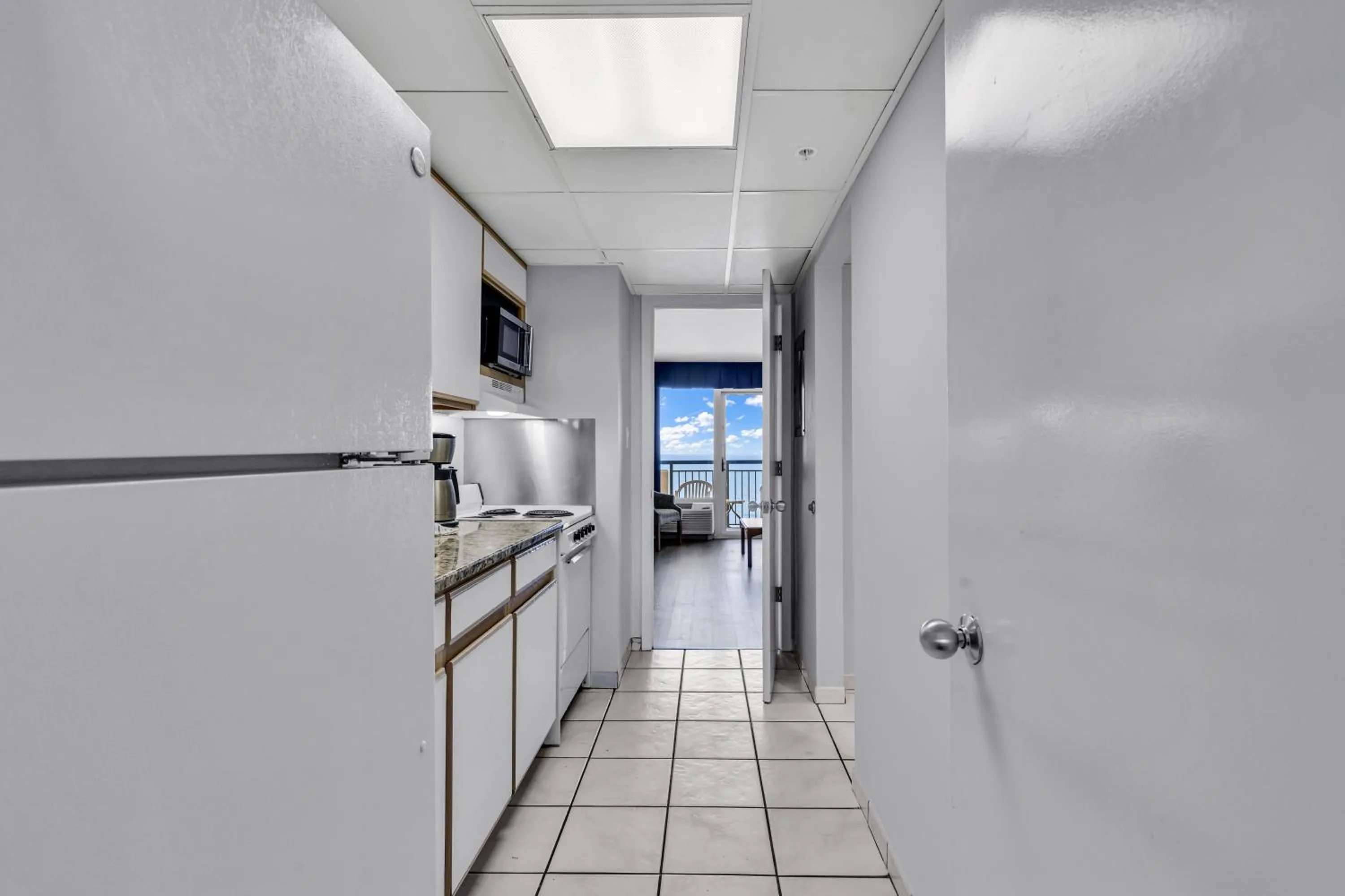 Kitchen or kitchenette in Boardwalk Beach Resort Condo w Oceanfront Balcony