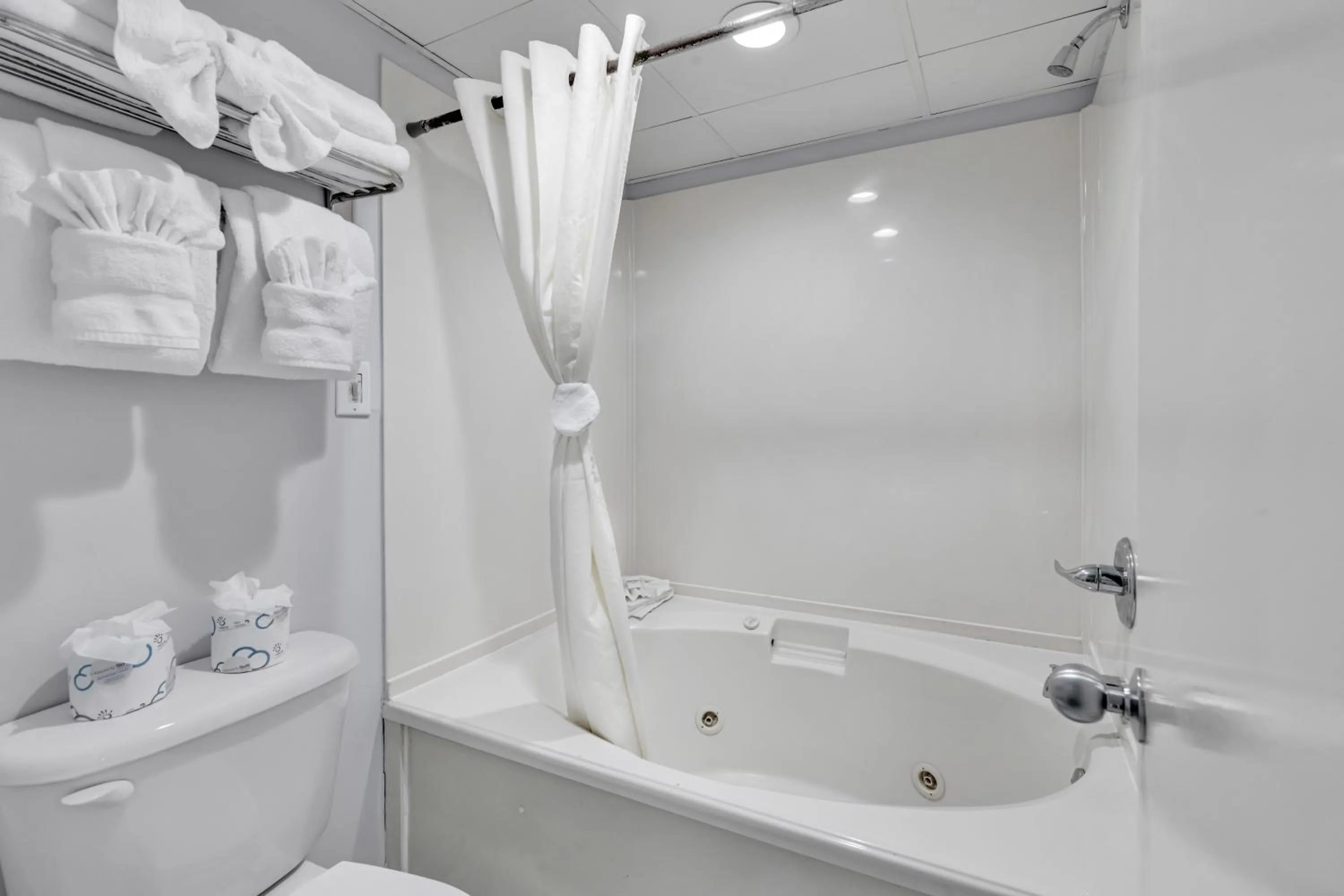 Bathroom in Boardwalk Beach Resort Condo w Oceanfront Balcony