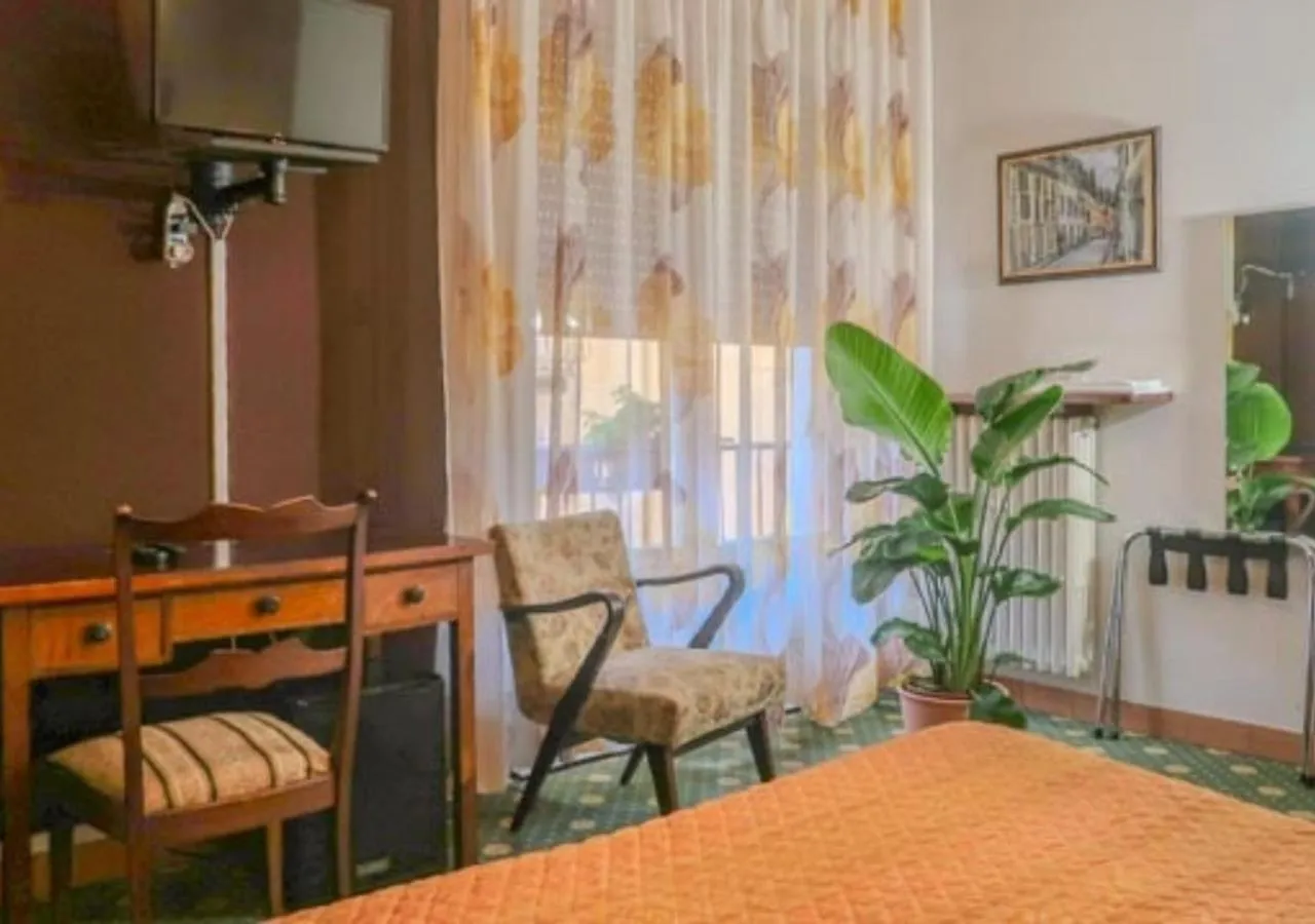 Photo of the whole room, Bed in Bridge Hotel