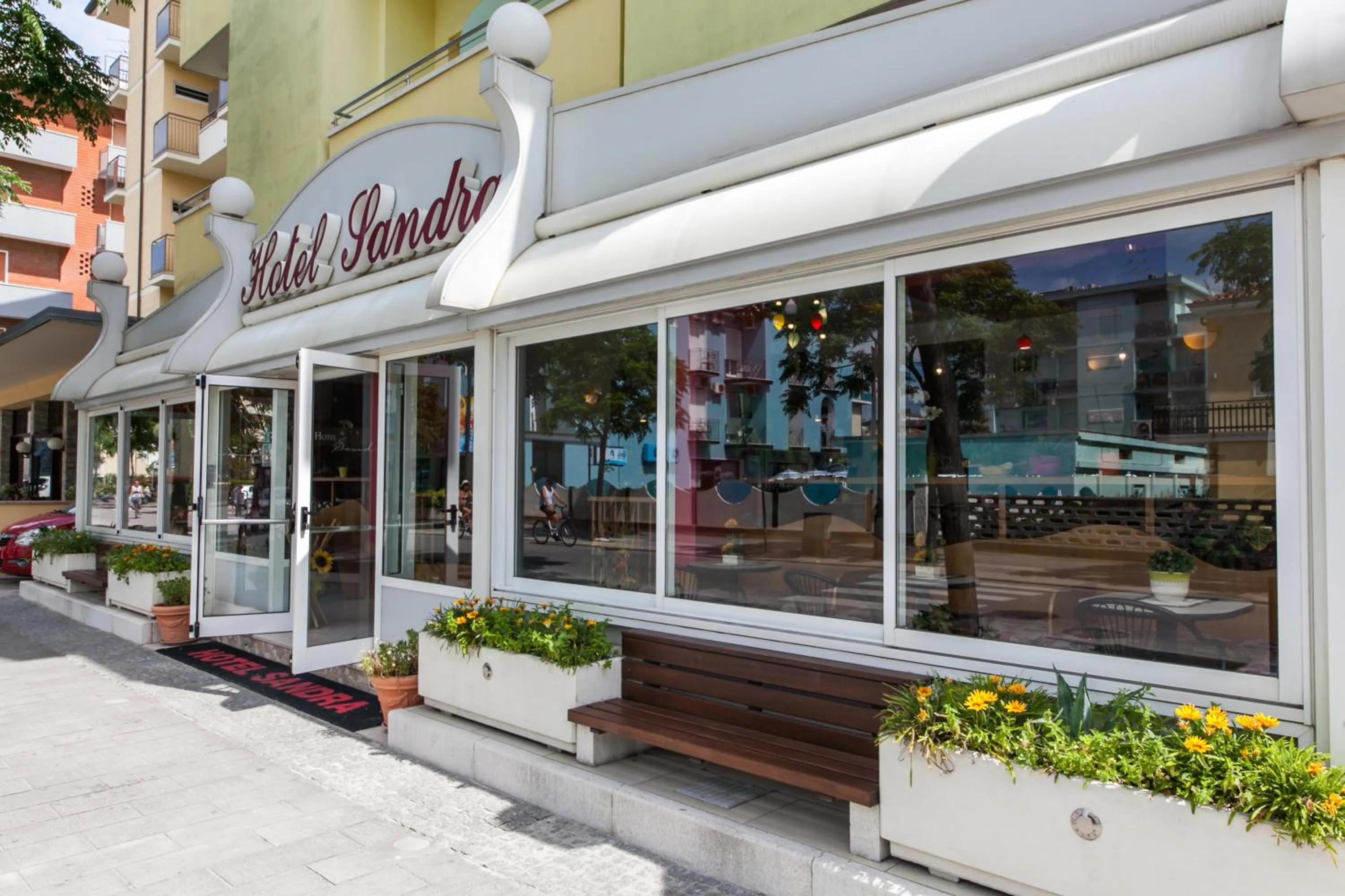 Facade/entrance in Hotel Sandra