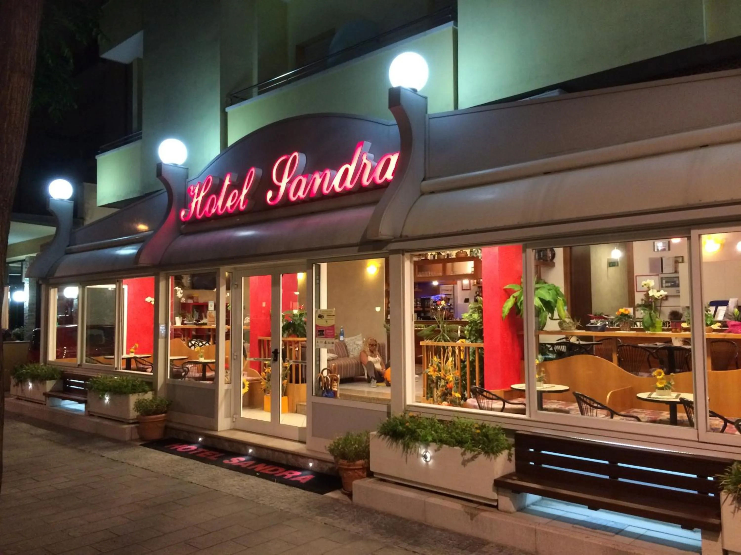 Facade/entrance in Hotel Sandra