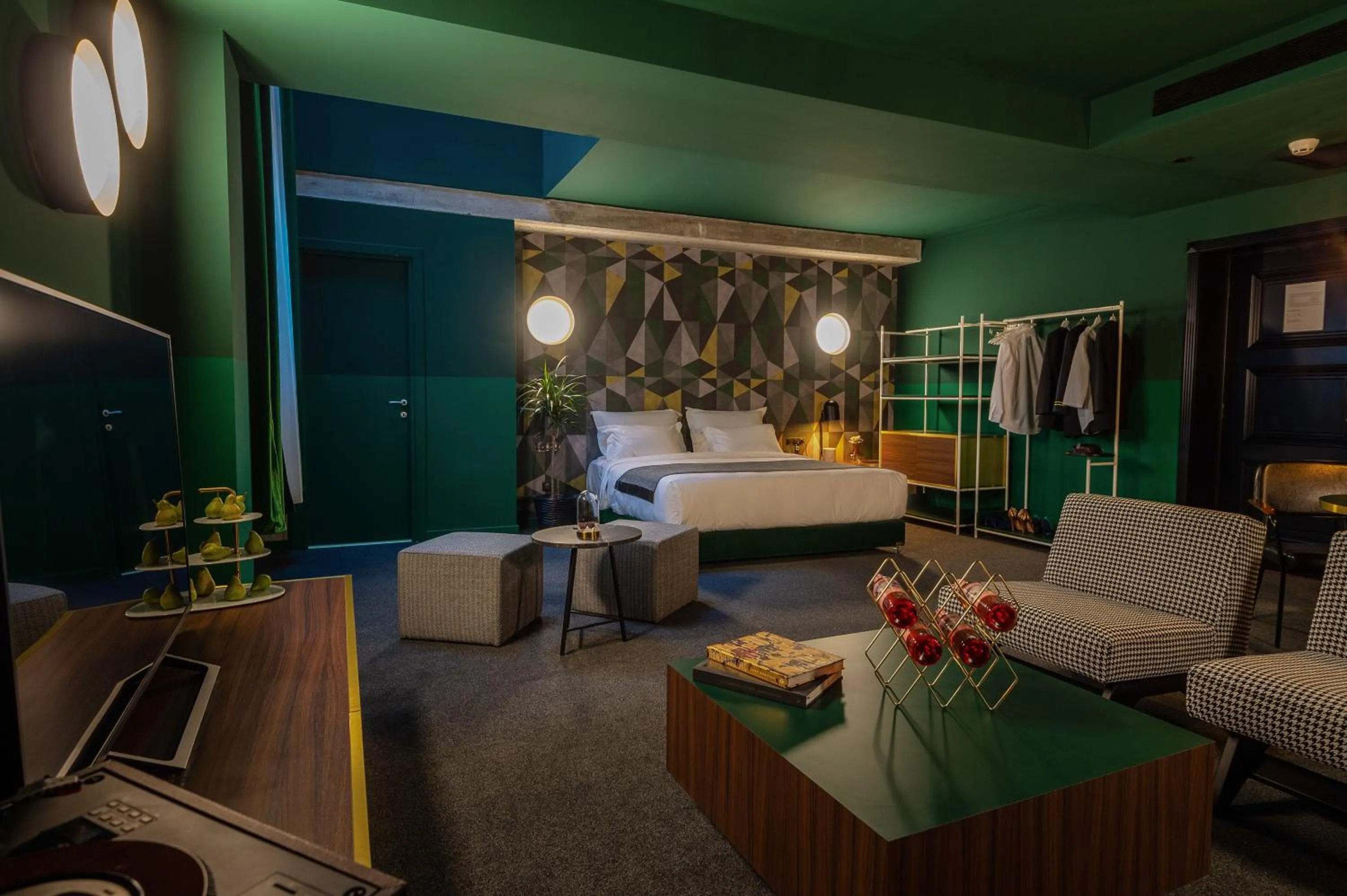 TV and multimedia in Stories Boutique Hotel