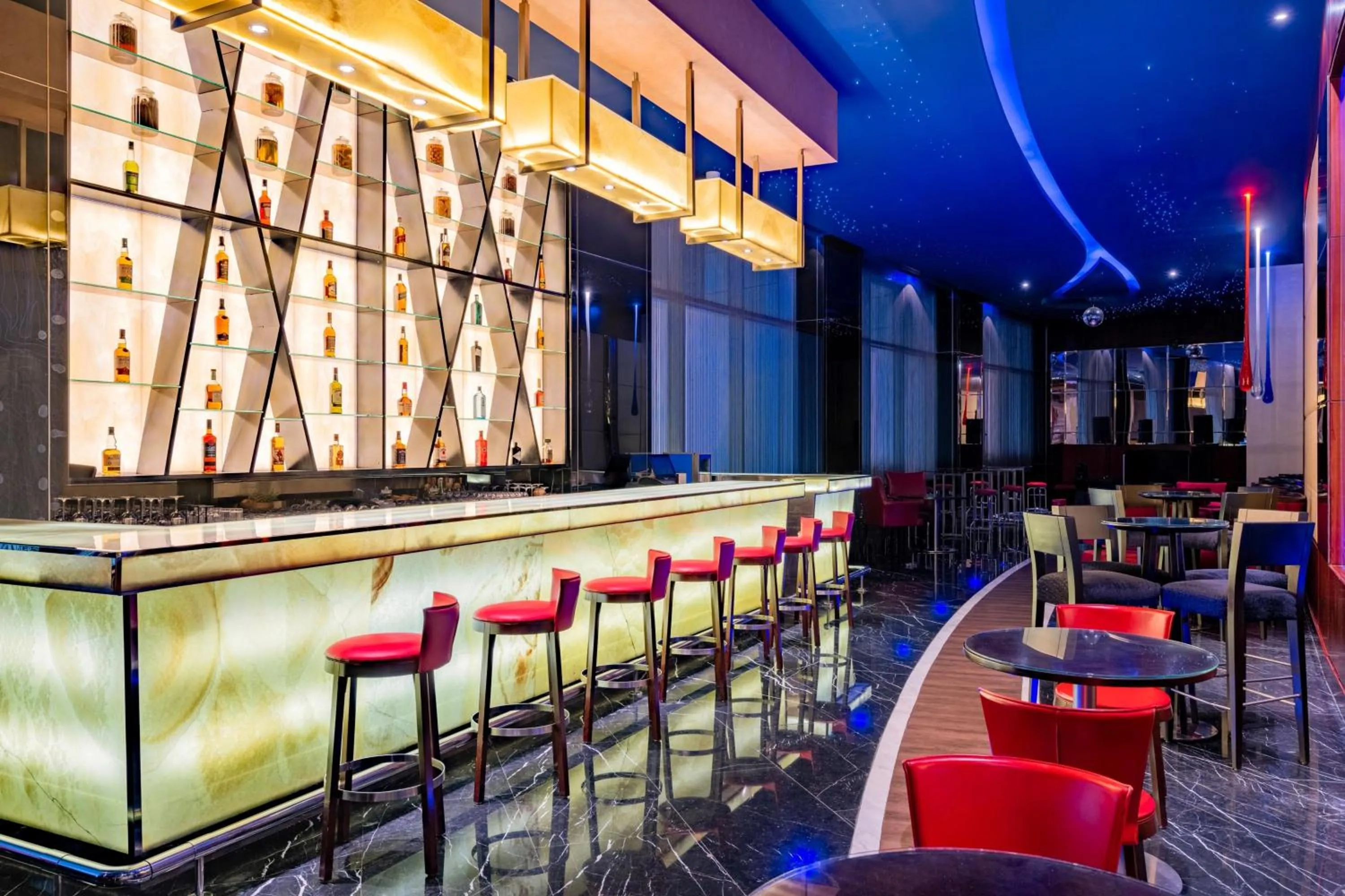 Lounge or bar in Marriott Marquis City Center Doha Hotel