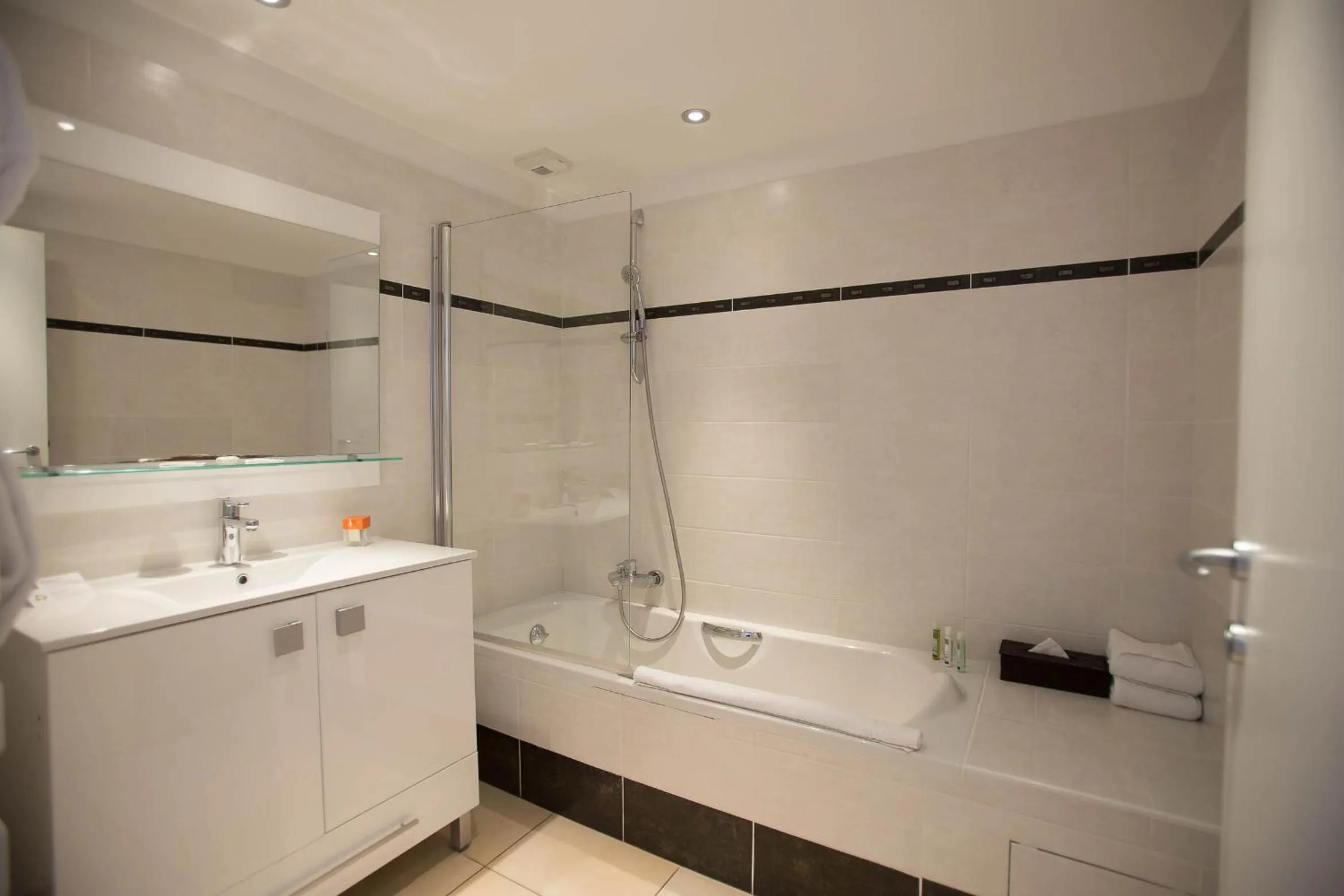 Bathroom in Royal Antibes - Luxury Hotel, Résidence, Beach & Spa