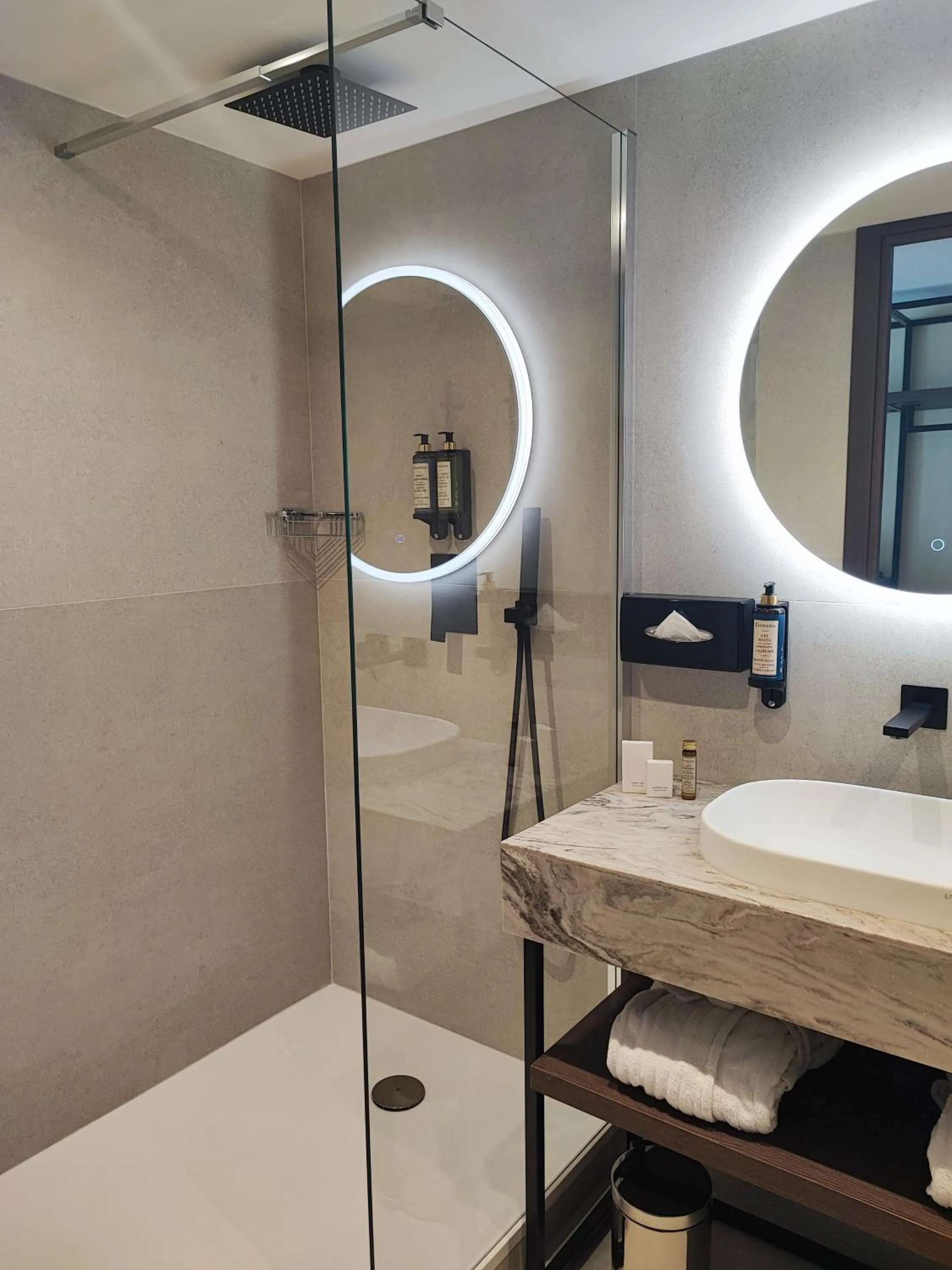 Shower in Royal Antibes - Luxury Hotel, Résidence, Beach & Spa
