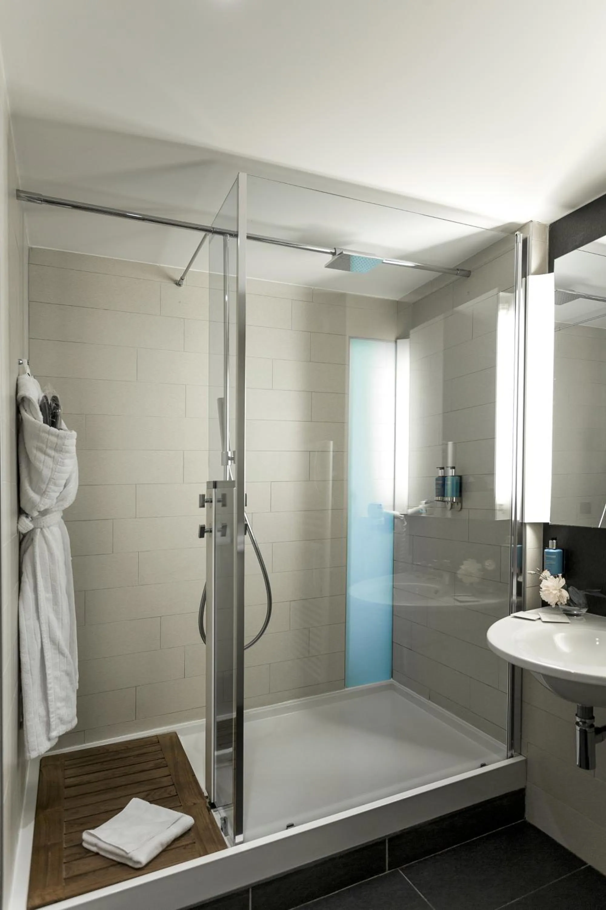 Shower in Royal Antibes - Luxury Hotel, Résidence, Beach & Spa
