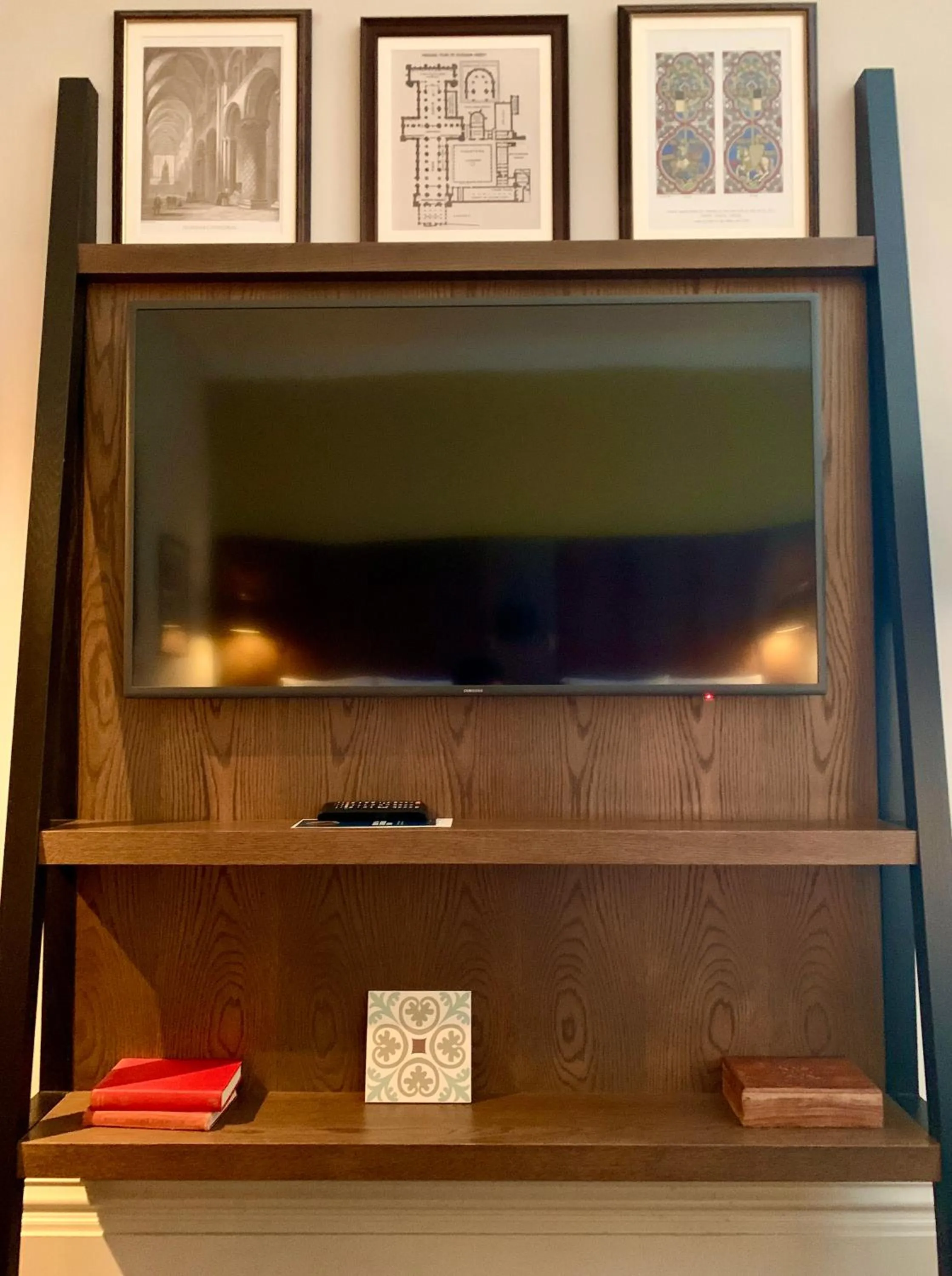 TV and multimedia in Hotel Indigo - Durham by IHG