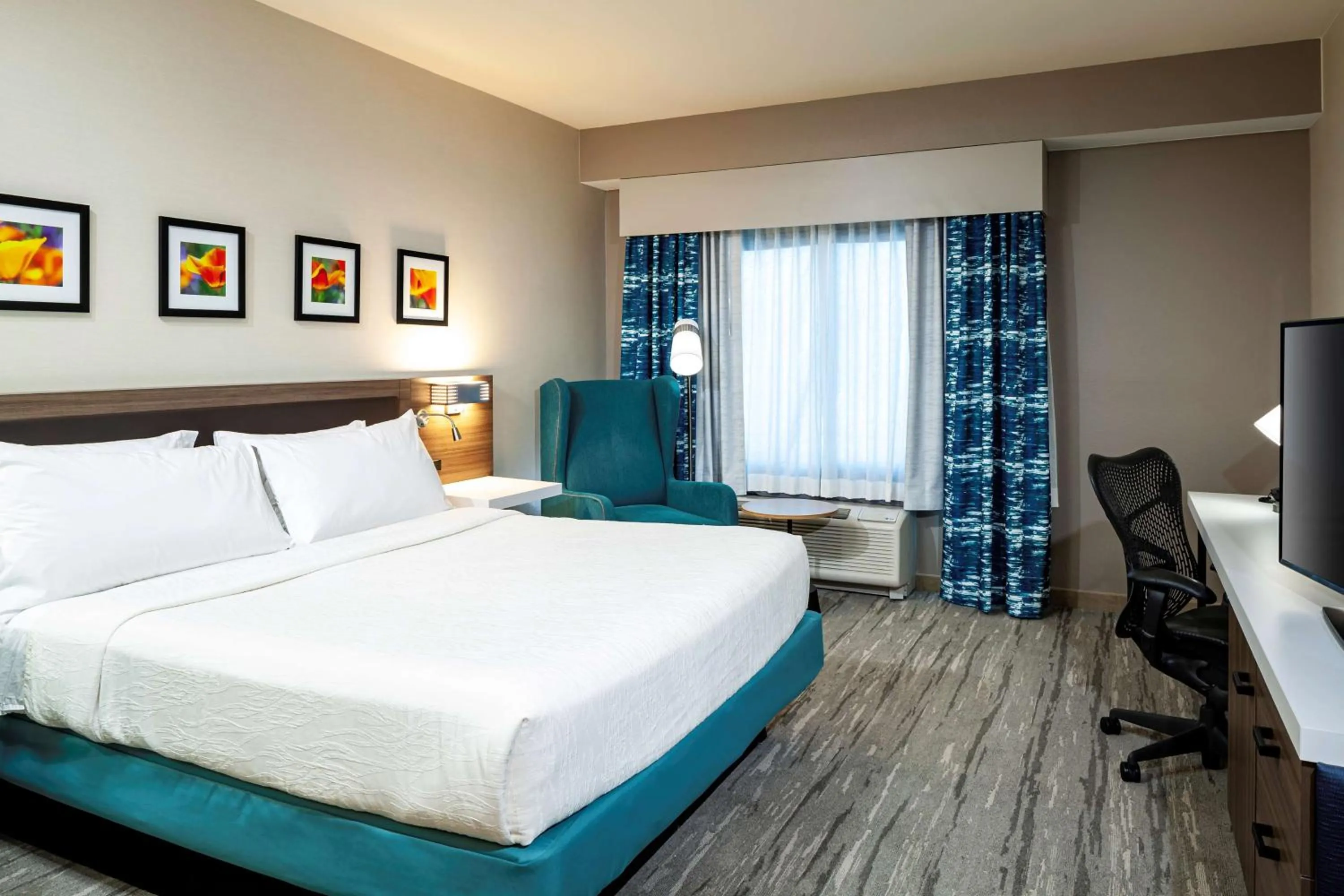 Bed in Hilton Garden Inn San Diego/Rancho Bernardo