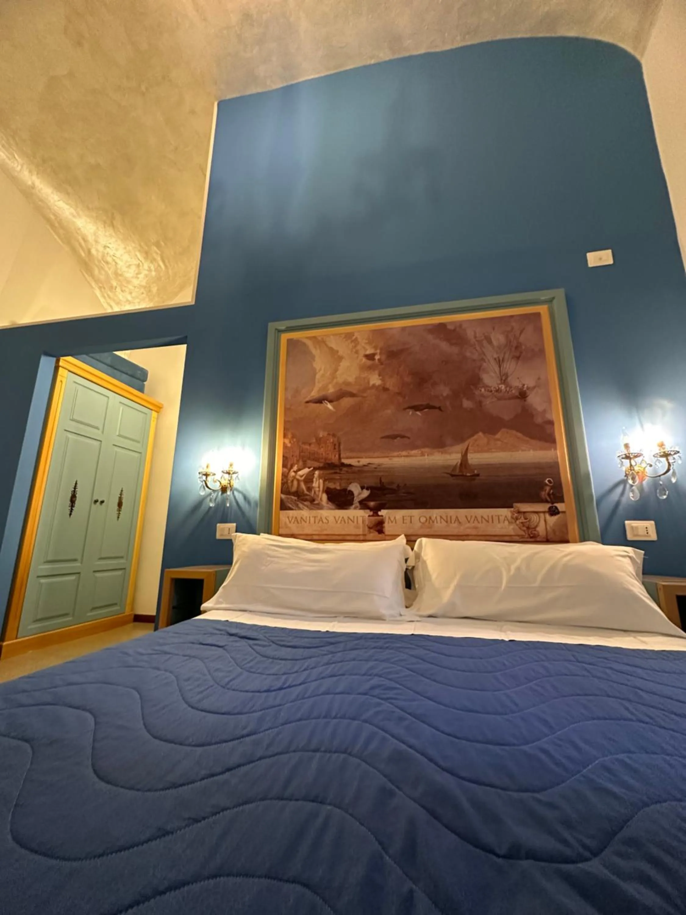 Bed in La Bella Napoli B&B