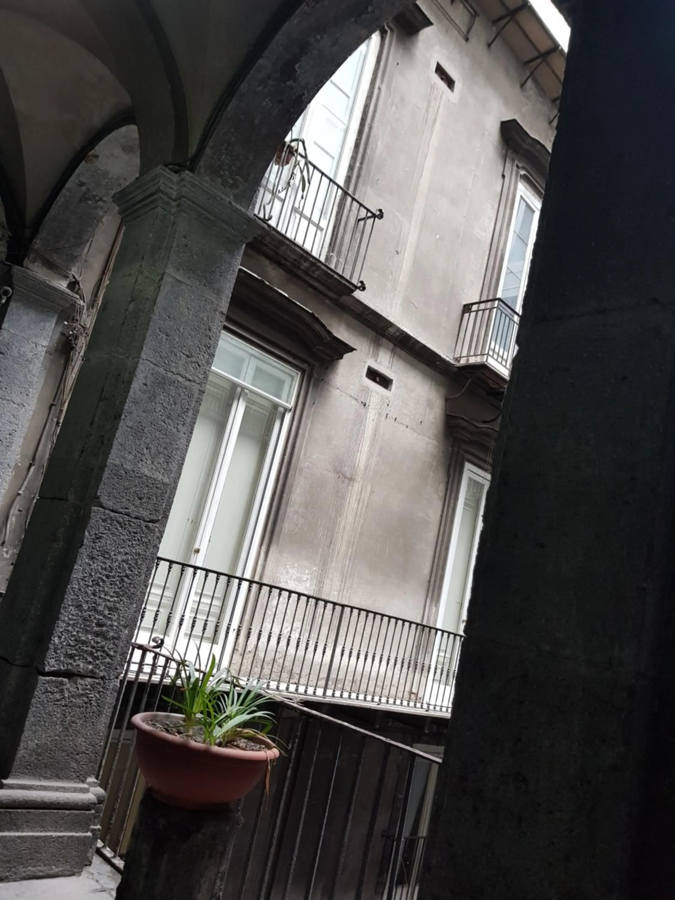 Facade/entrance in La Bella Napoli B&B