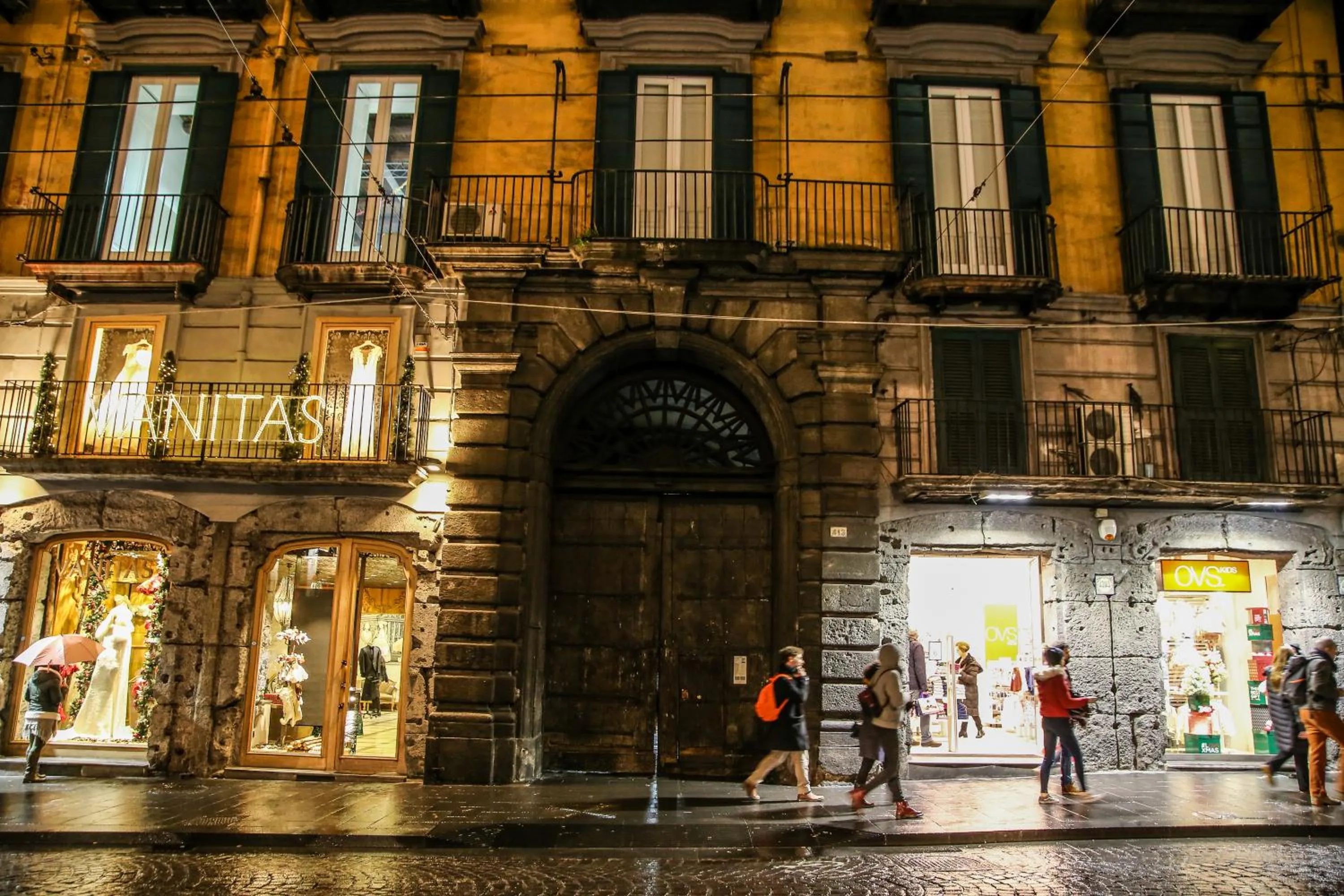 Property building in La Bella Napoli B&B