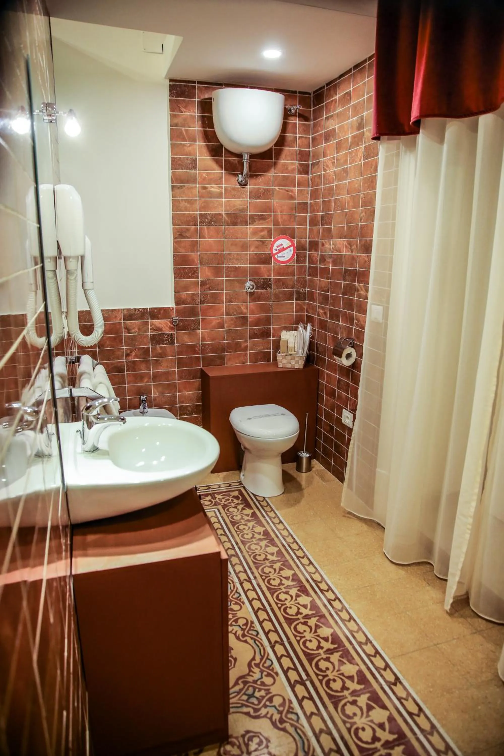 Bathroom in La Bella Napoli B&B