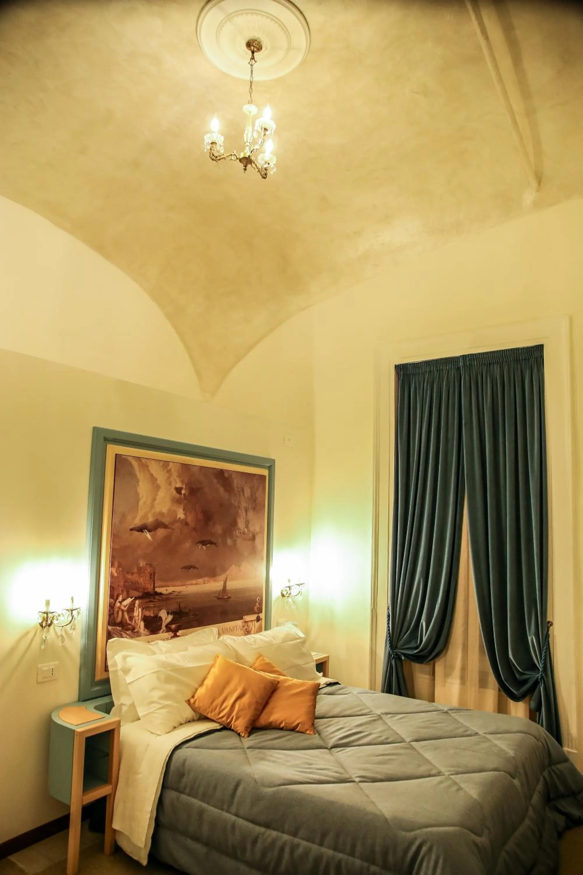 Photo of the whole room, Bed in La Bella Napoli B&B