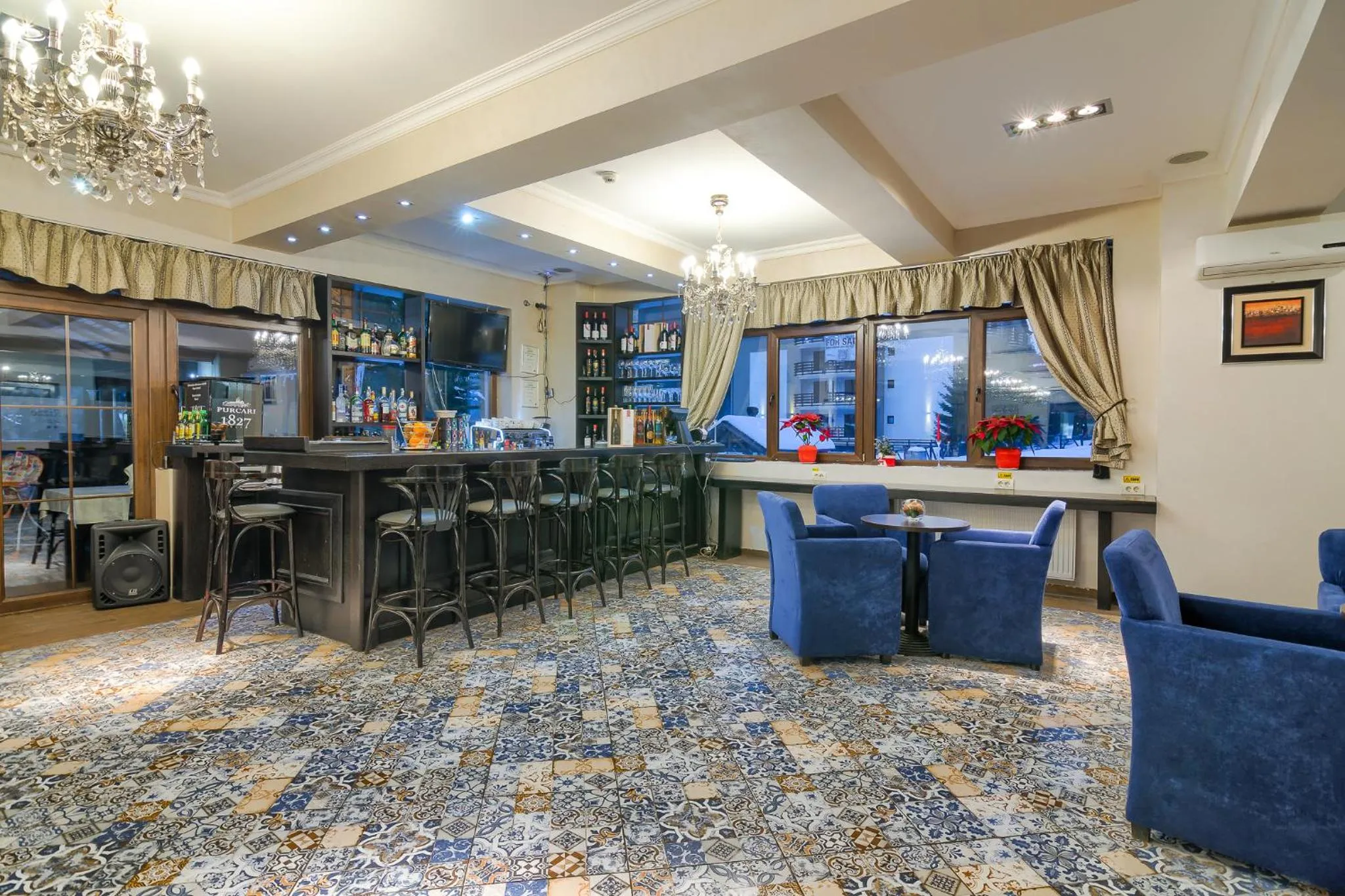 Communal lounge/ TV room in Rizzo Boutique Hotel