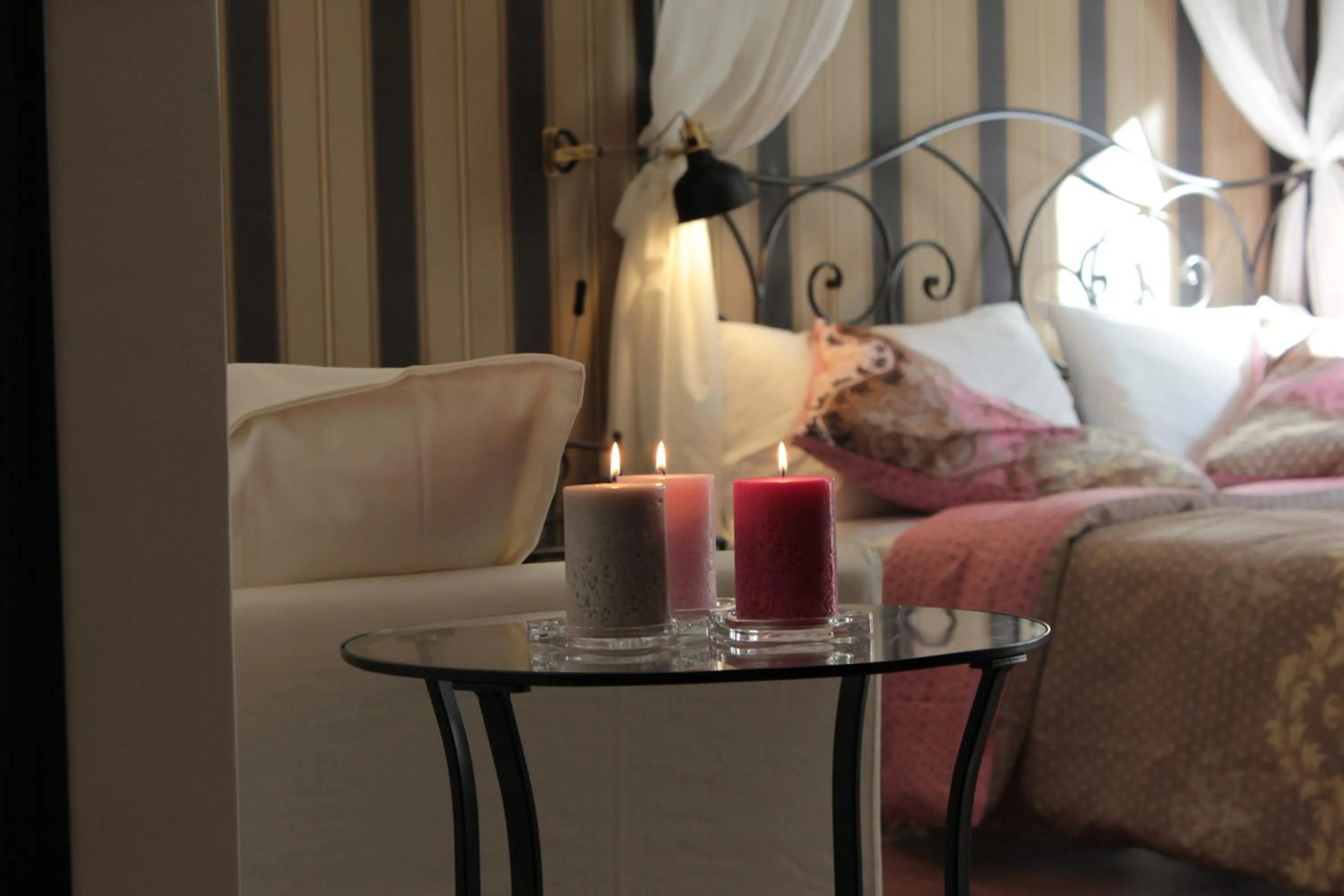 Decorative detail, Bed in Aitna B&B