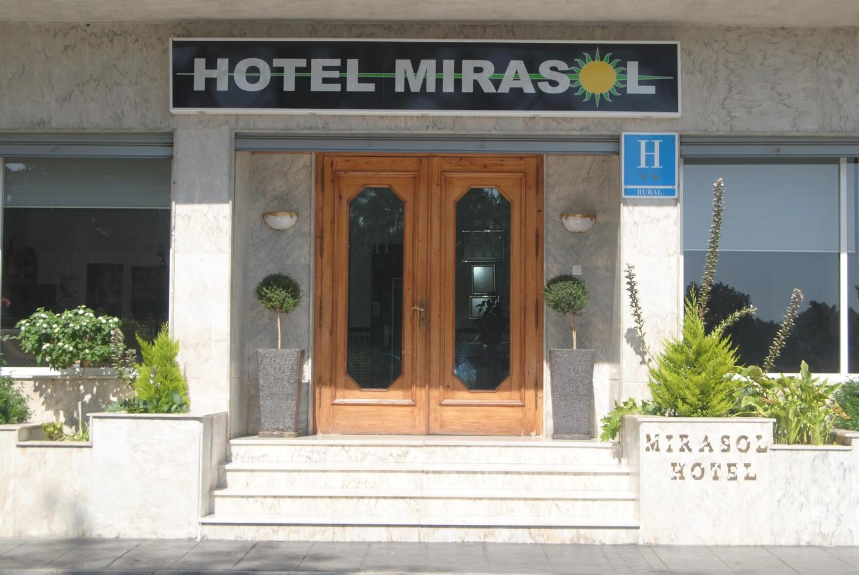 Facade/entrance in Hotel Mirasol