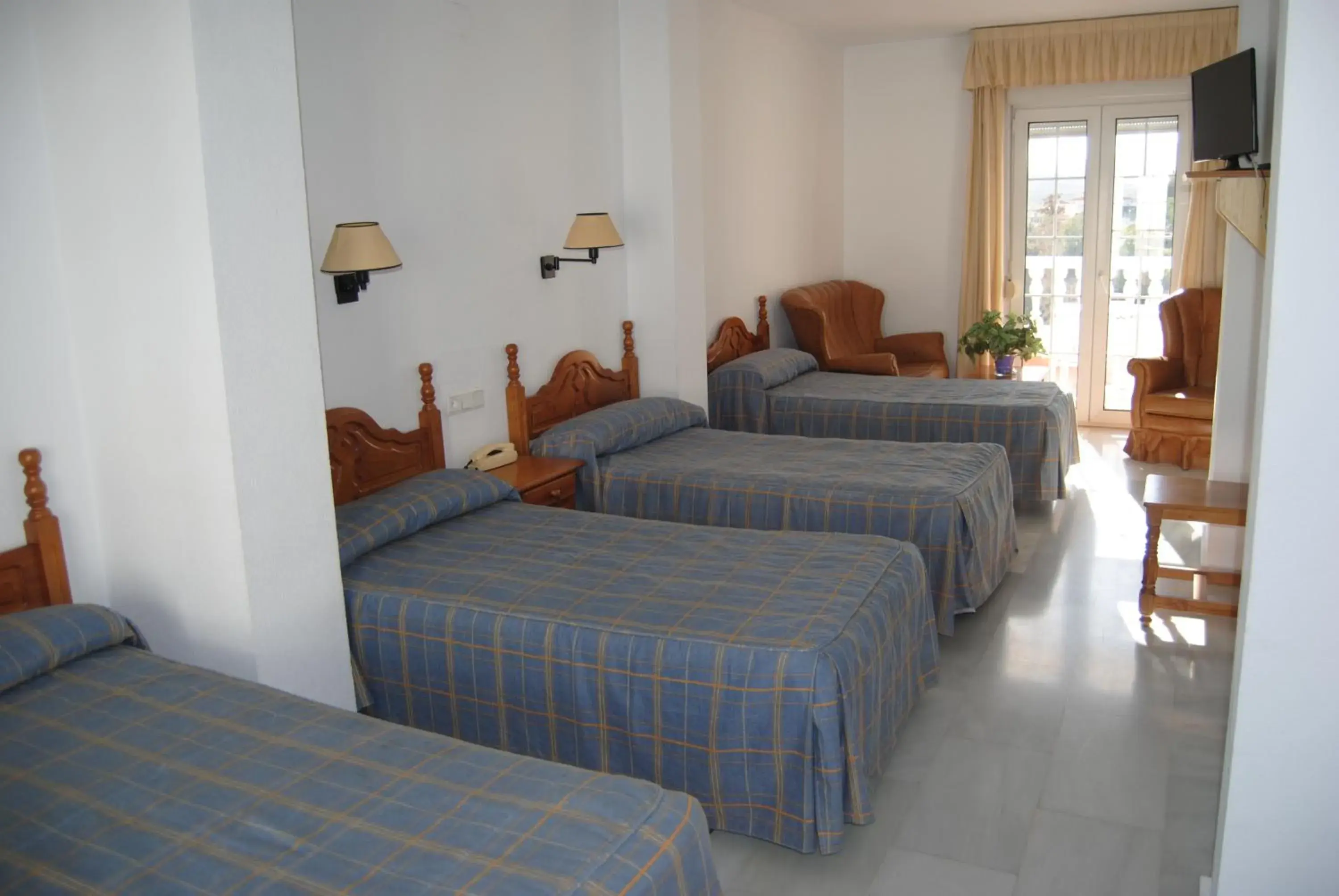 Quadruple Room in Hotel Mirasol Quadruple Room in Hotel Mirasol