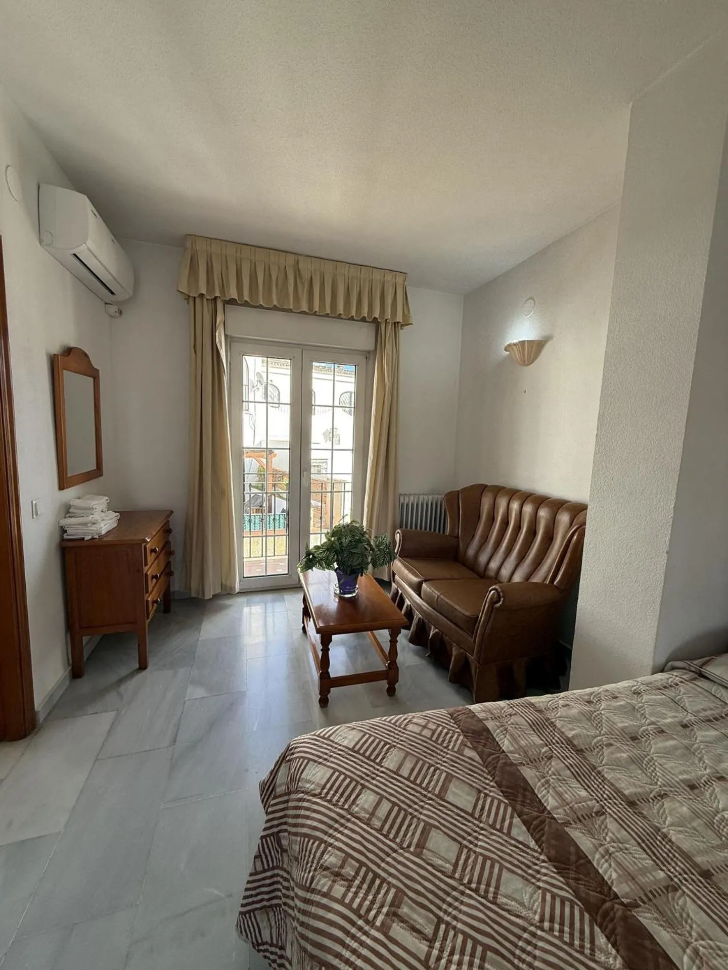 Bed in Hotel Mirasol