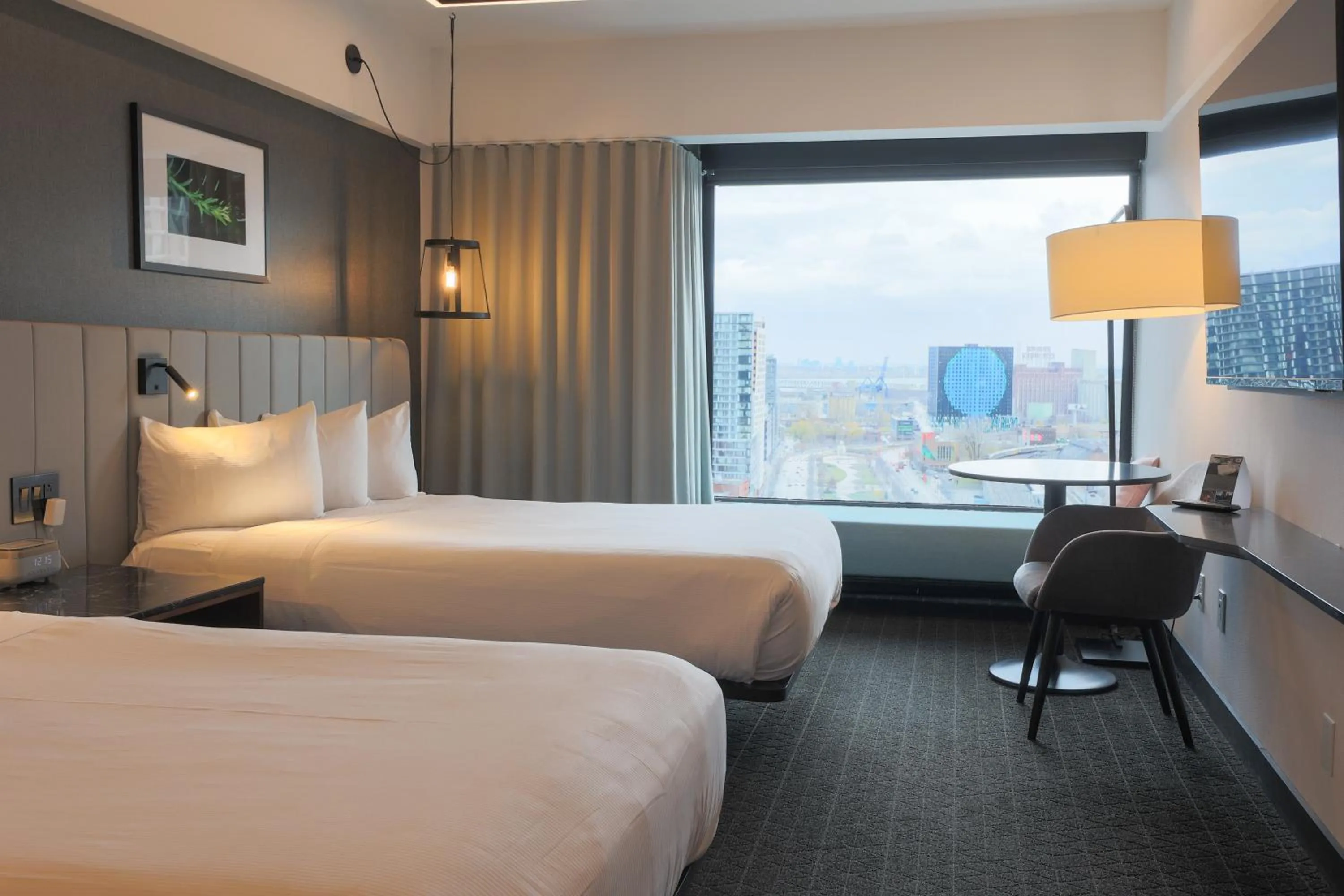 Bed in Hotel Bonaventure Montreal