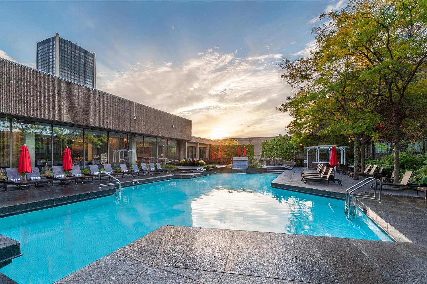 Swimming pool in Hotel Bonaventure Montreal