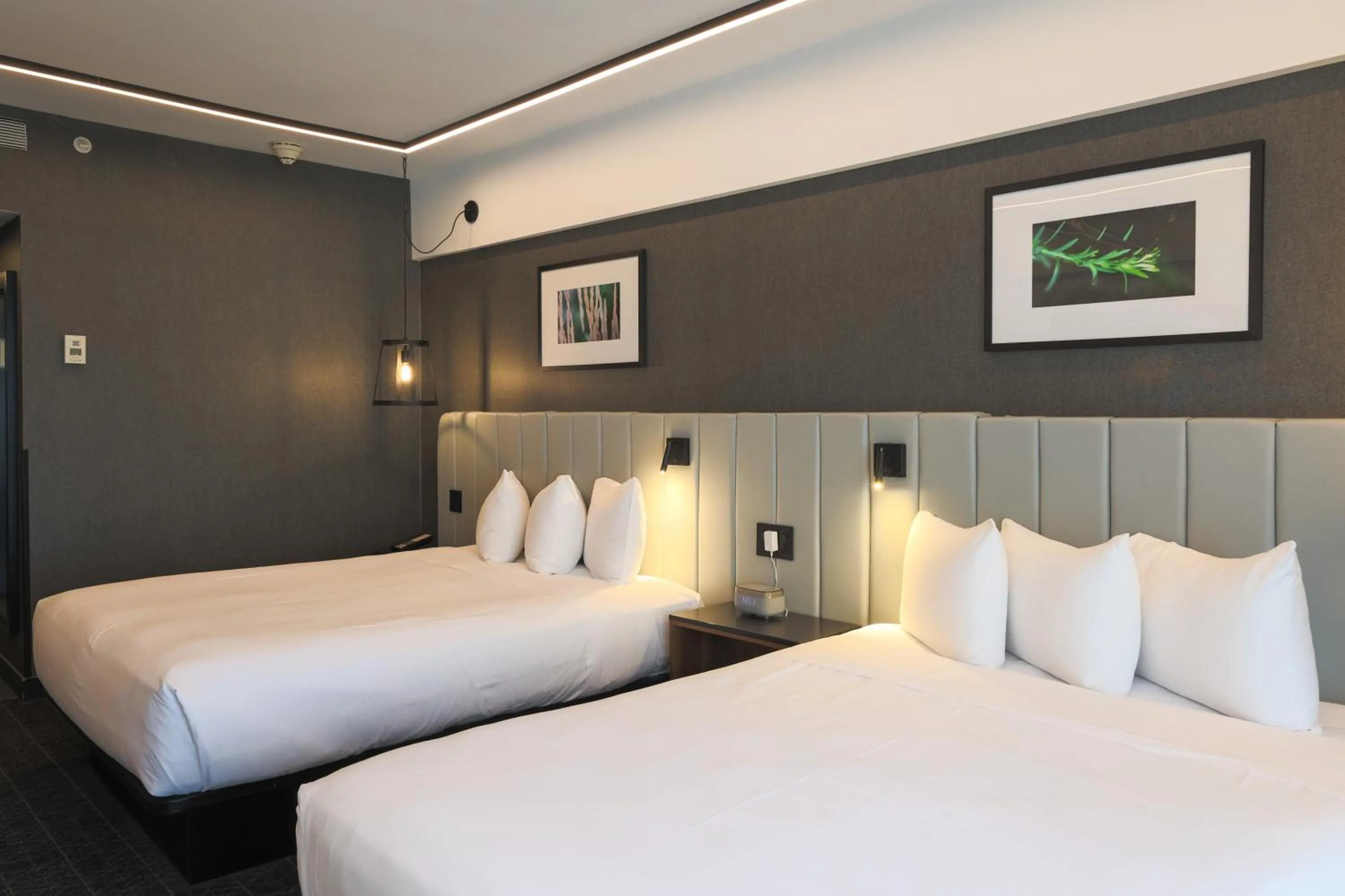 Bed in Hotel Bonaventure Montreal