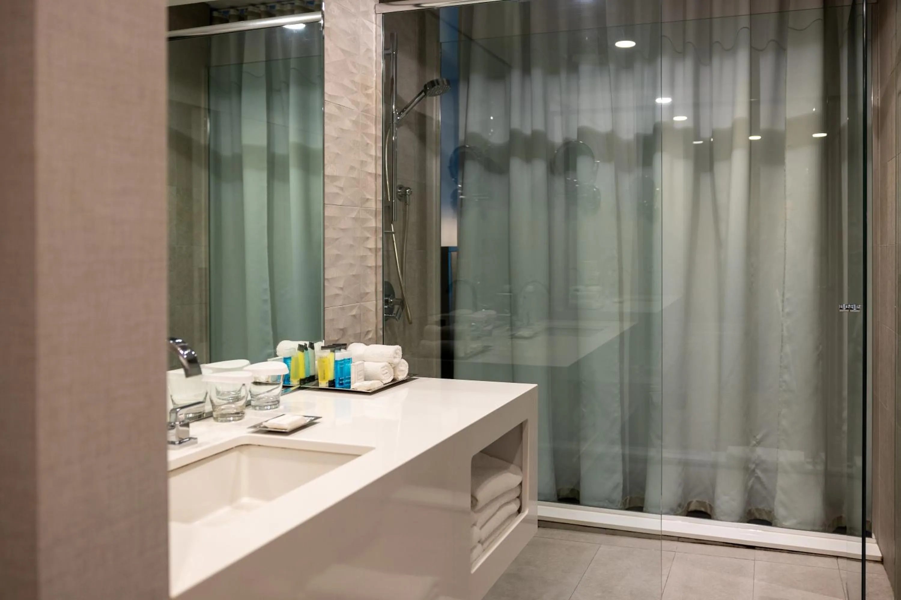 Shower in Hotel Bonaventure Montreal