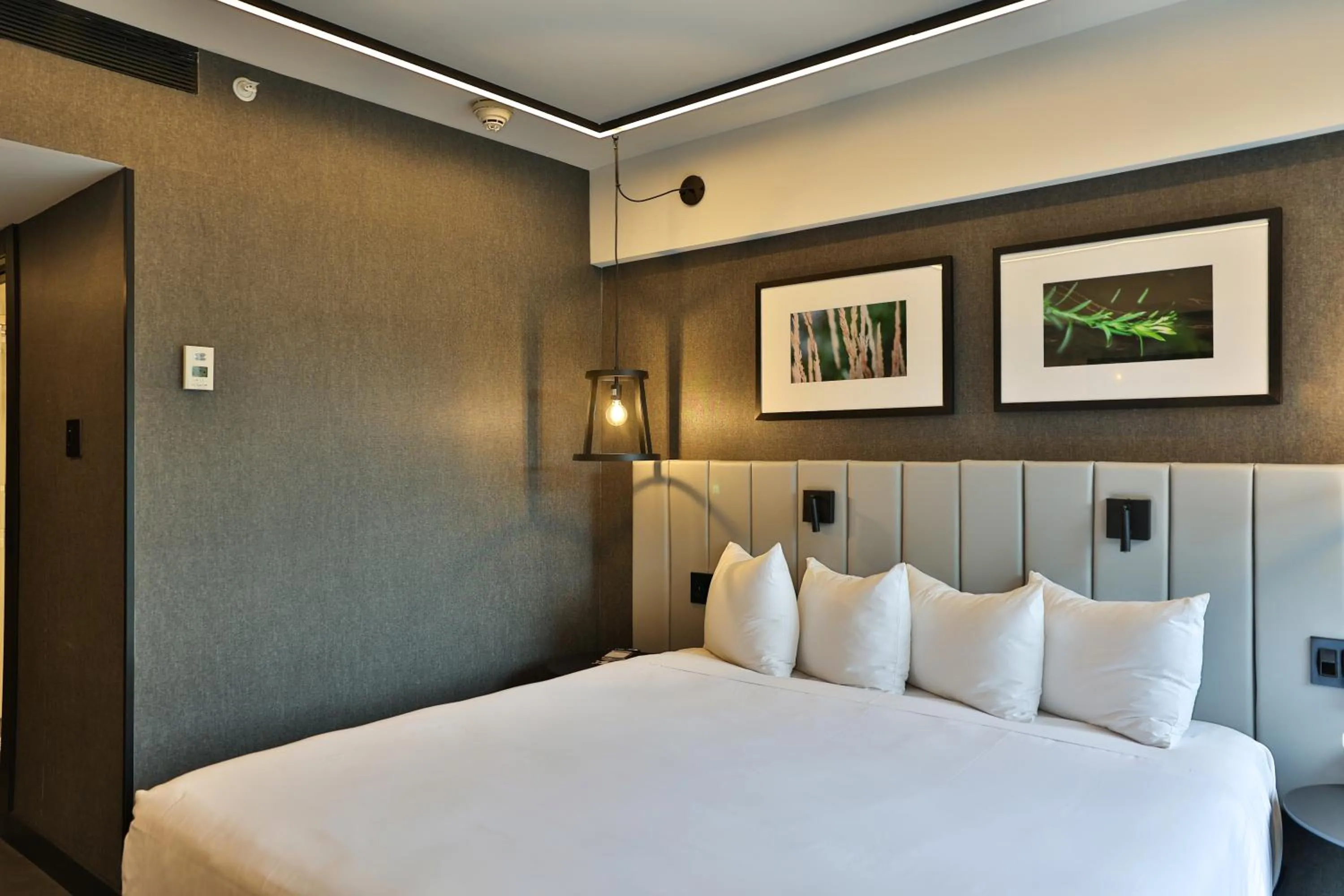 Bed in Hotel Bonaventure Montreal