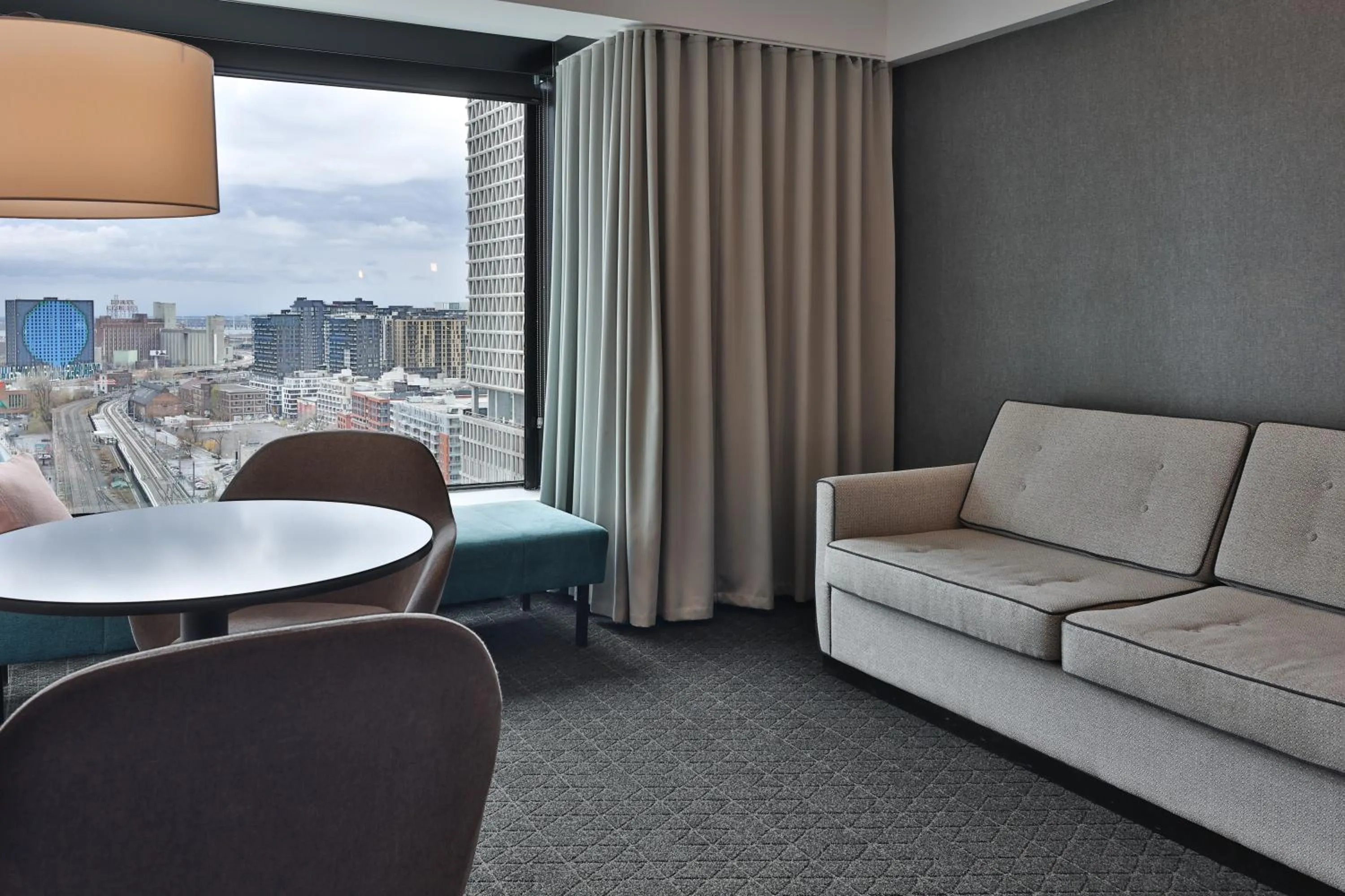Seating area in Hotel Bonaventure Montreal