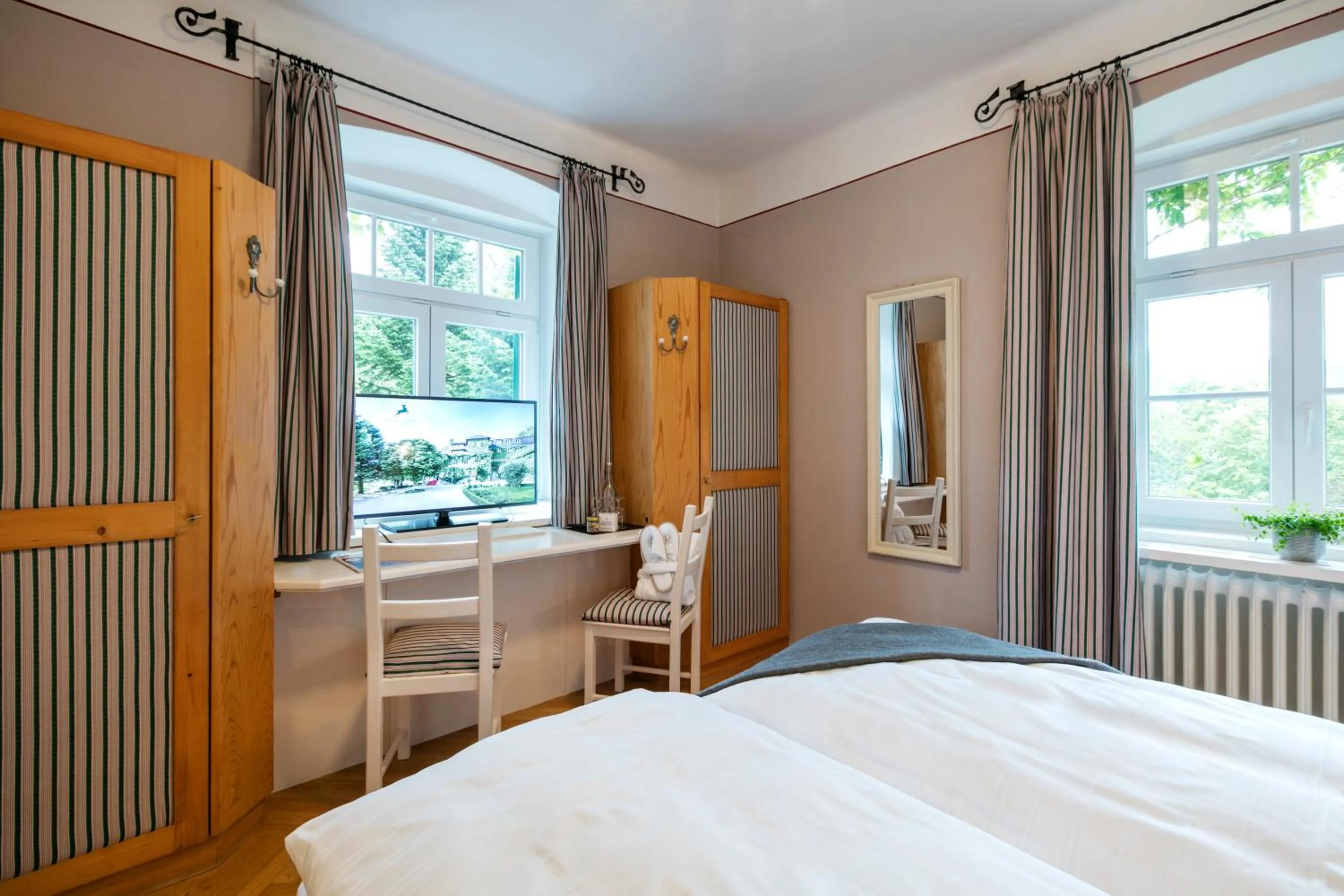 Bed in TAUROA Landhaus zu Appesbach