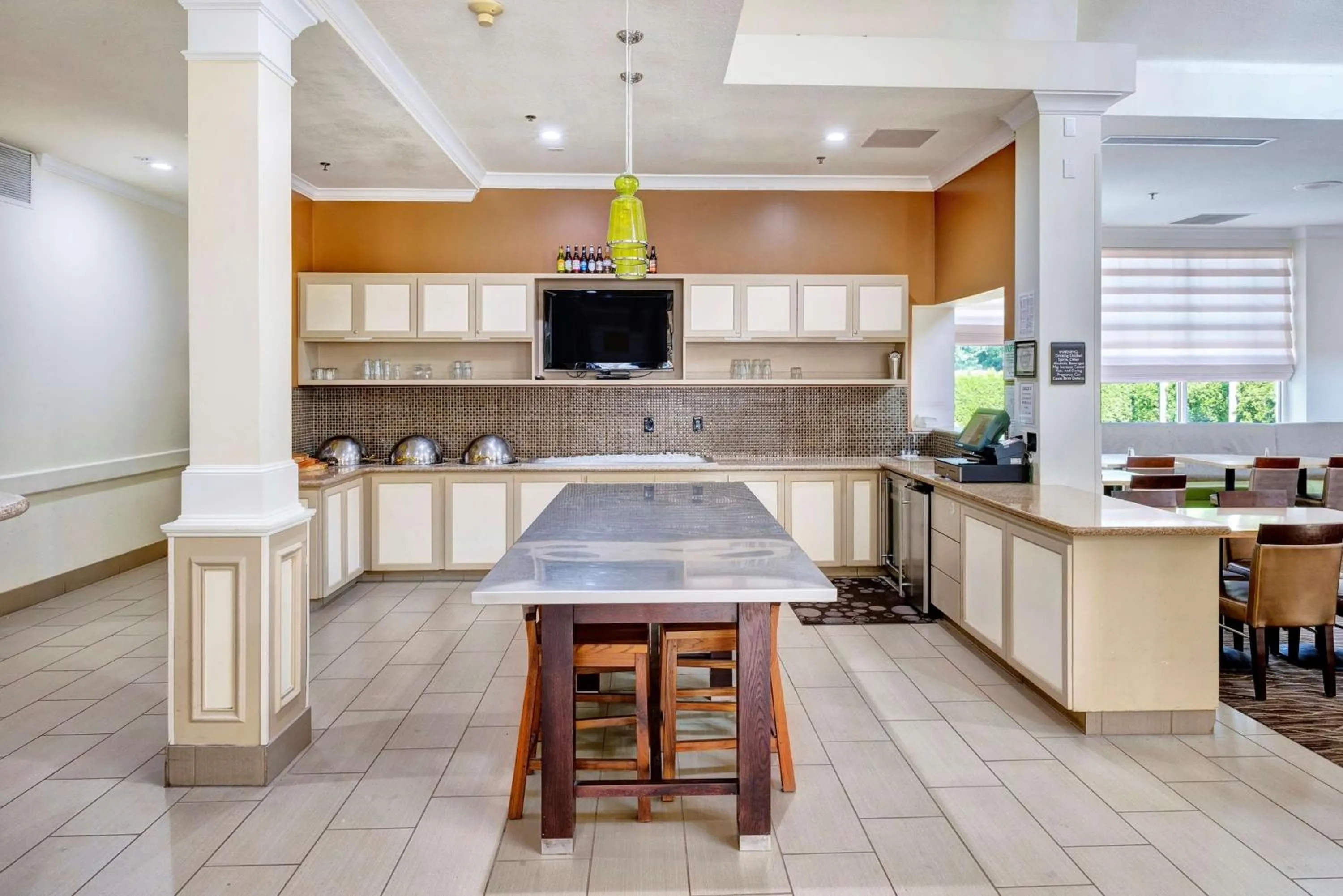 Restaurant/places to eat in Hilton Garden Inn Portland Airport