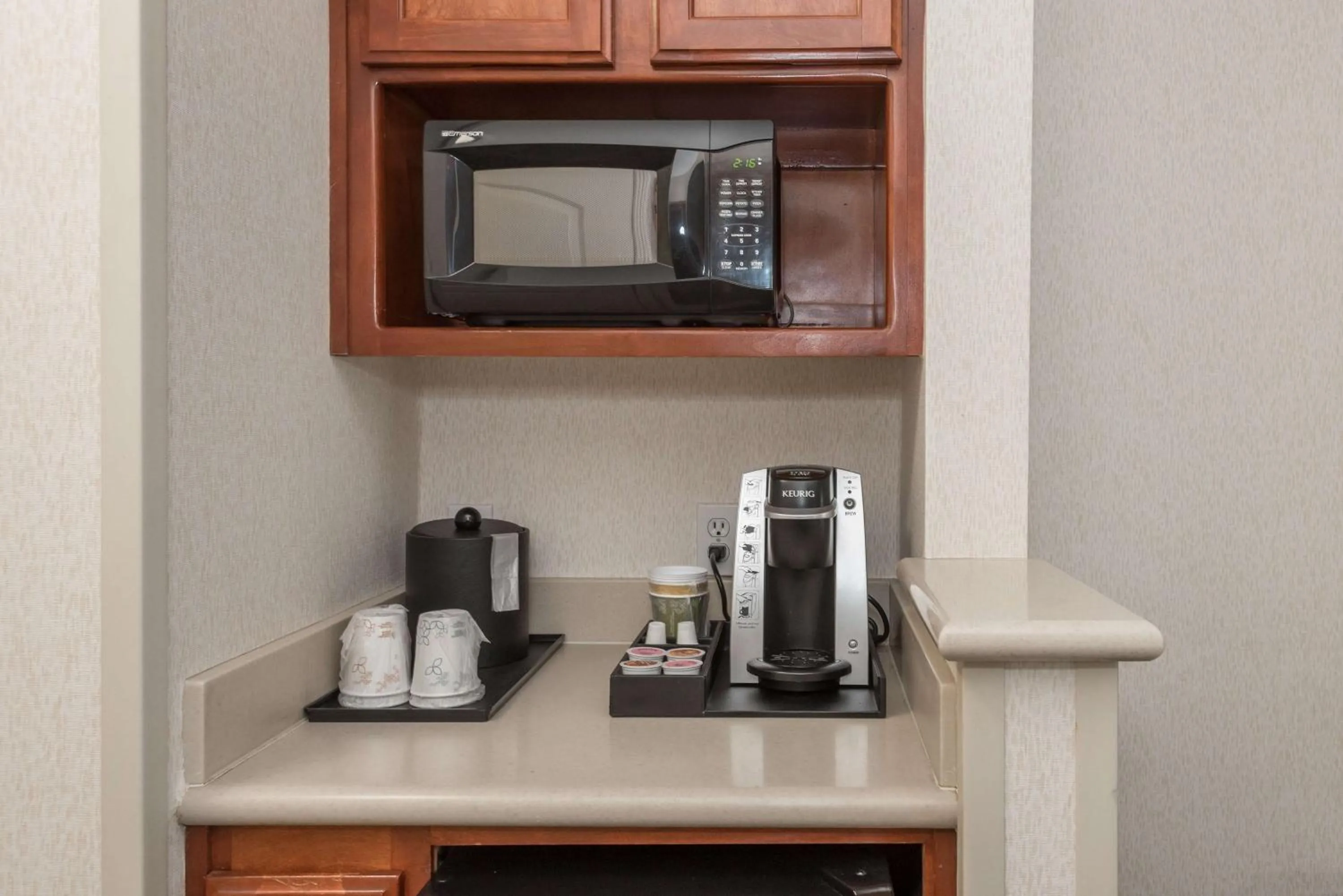Bedroom in Hilton Garden Inn Portland Airport