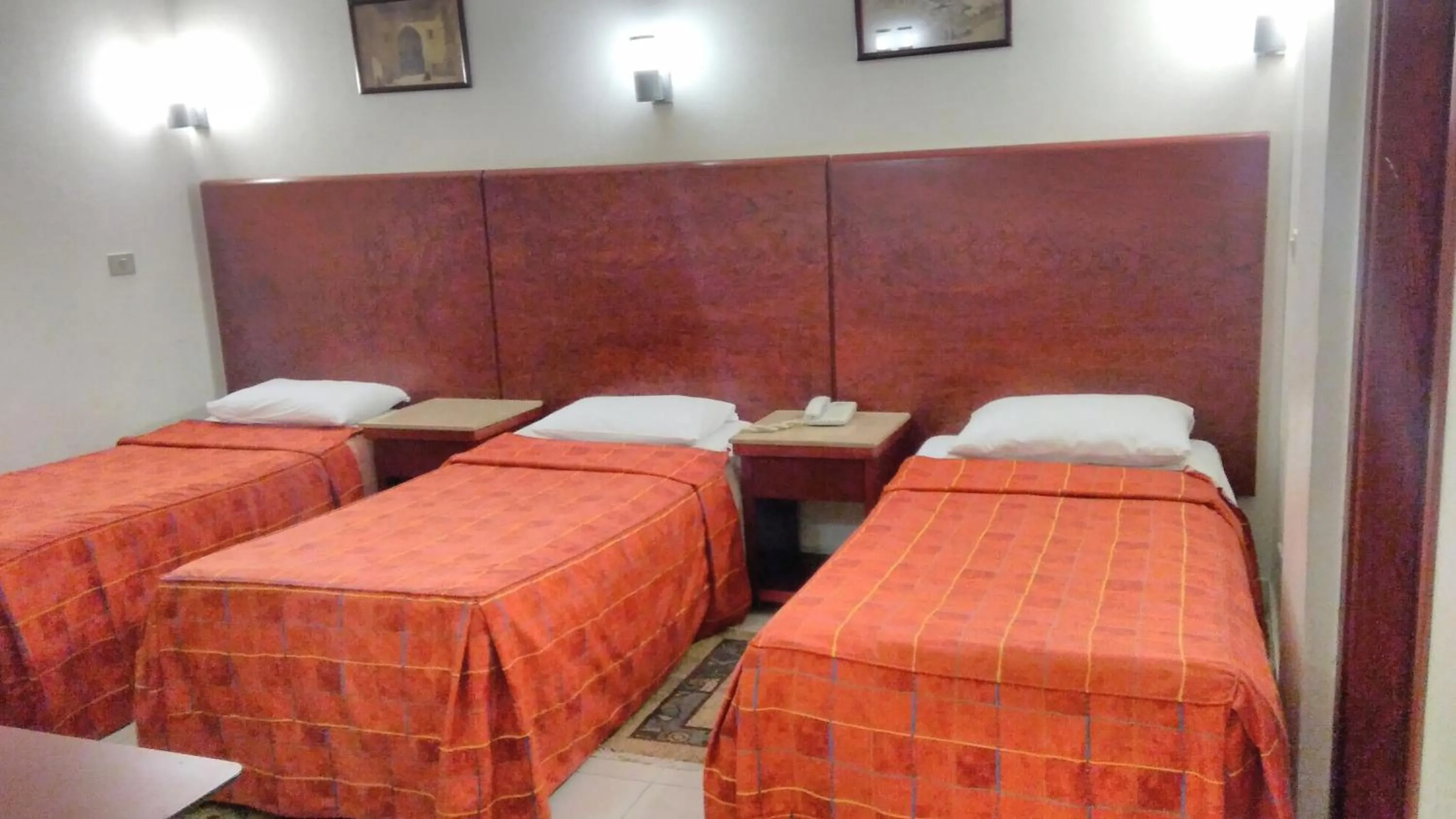 Property building, Bed in Pharaohs Hotel