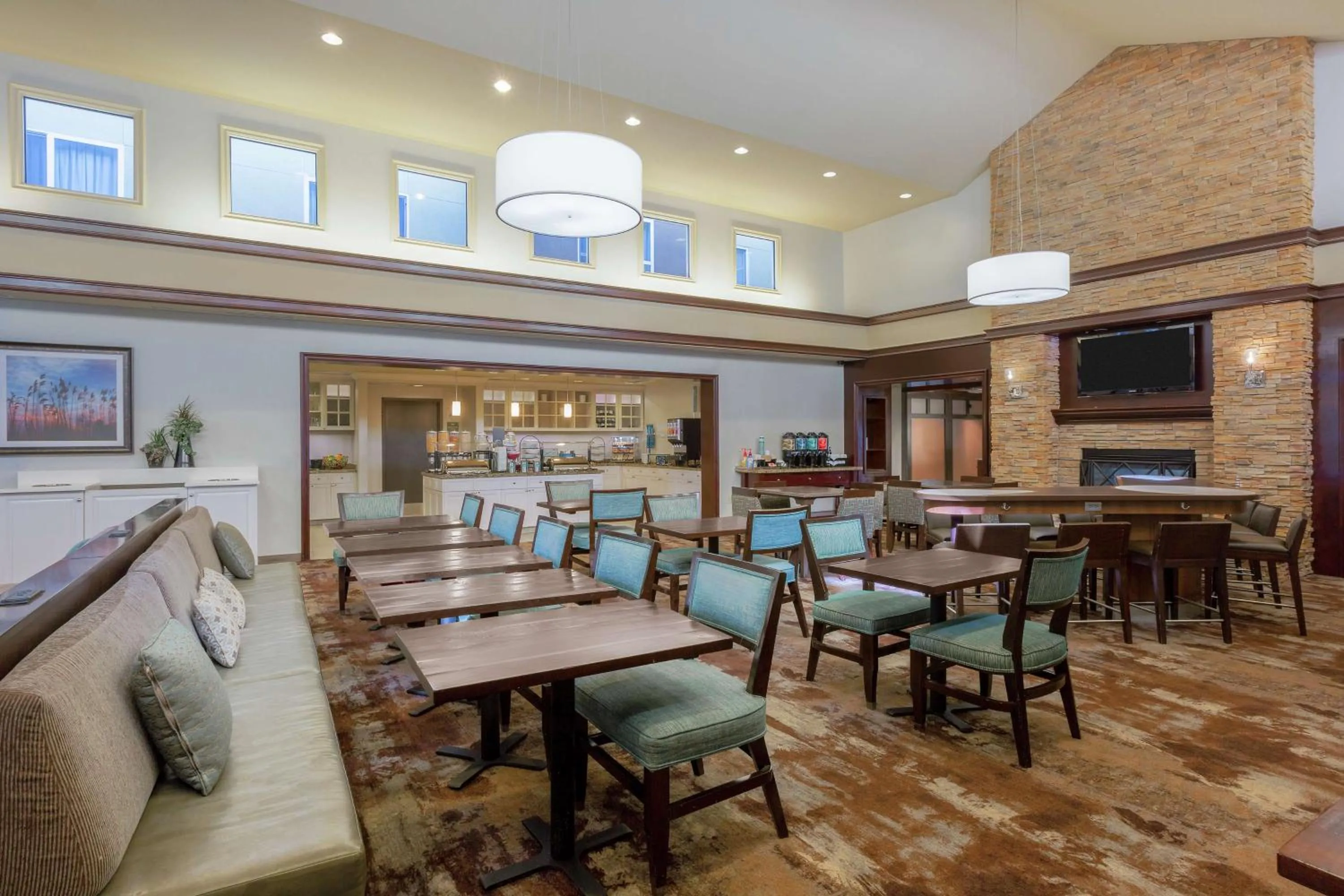 Dining area in Homewood Suites by Hilton Carlsbad-North San Diego County