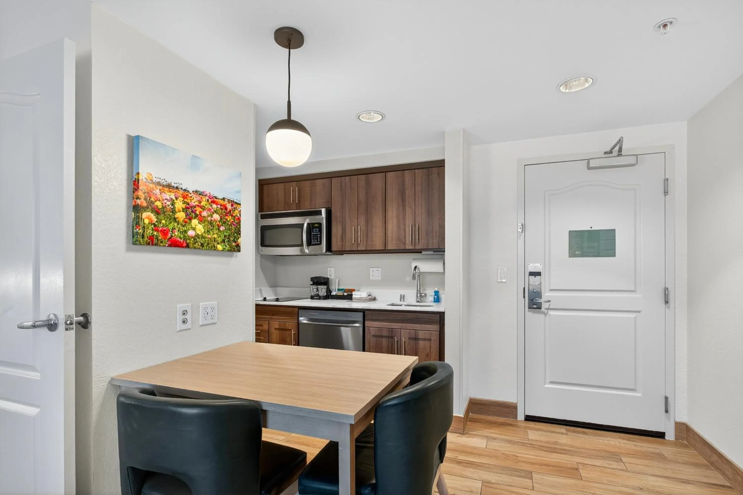 Kitchen or kitchenette in Homewood Suites by Hilton Carlsbad-North San Diego County