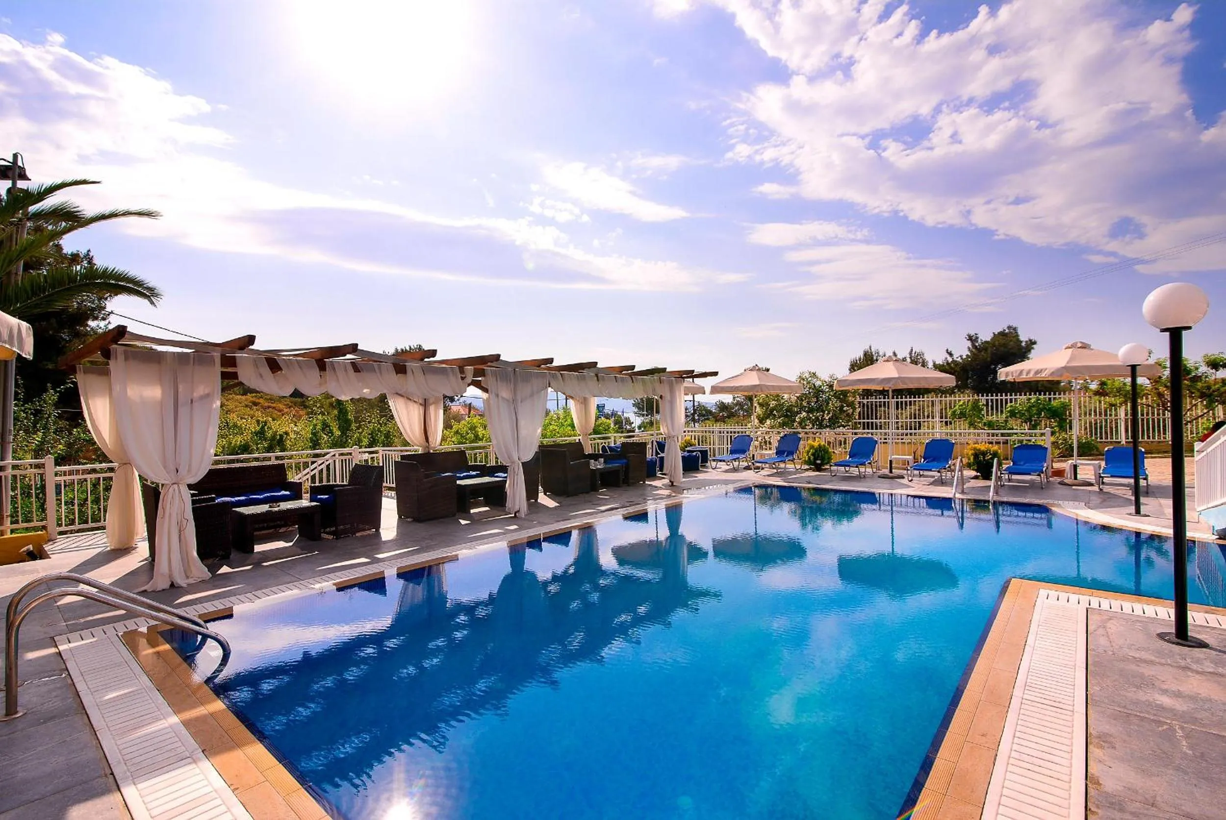Swimming pool in Hotel Diamond