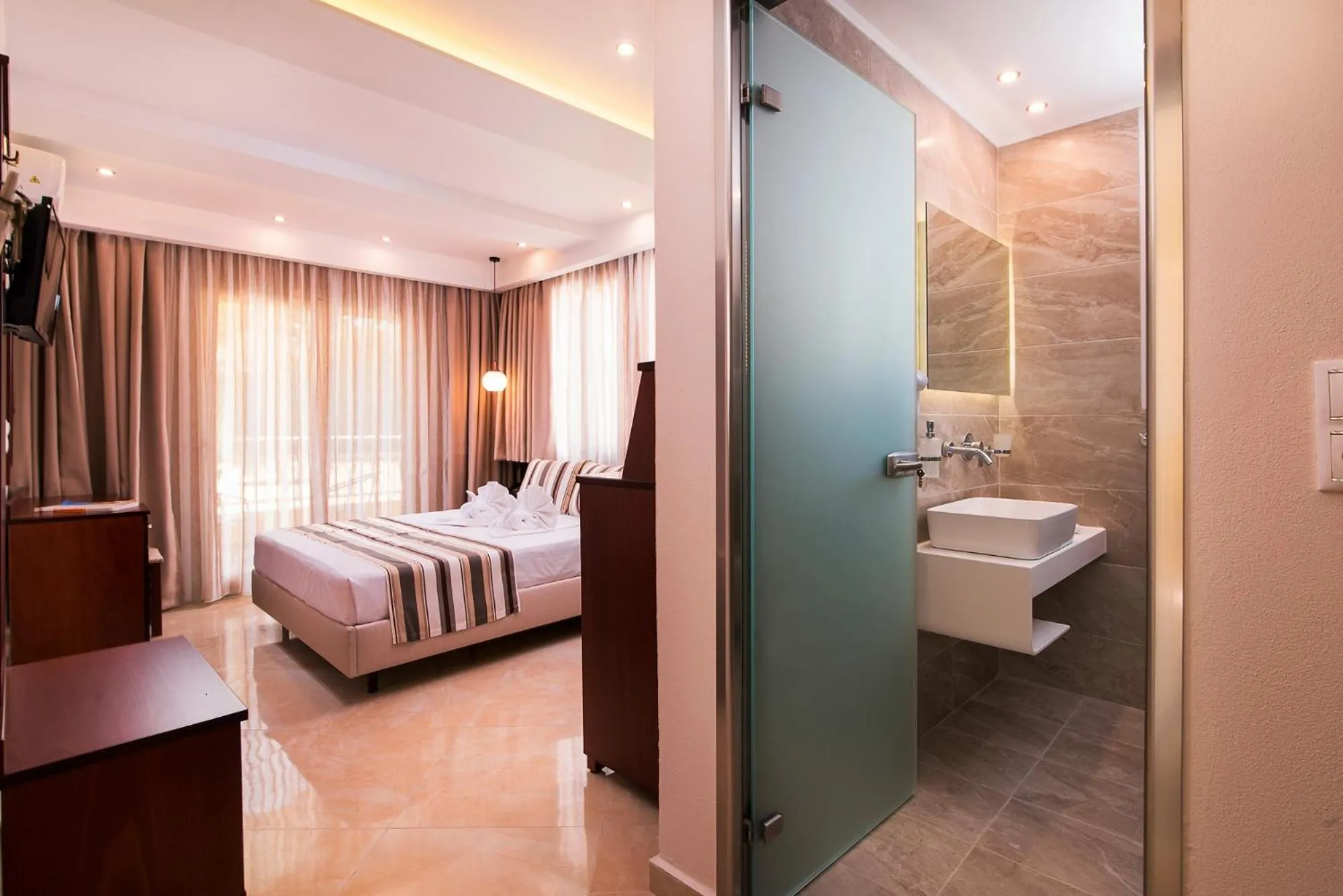 Bed in Hotel Diamond