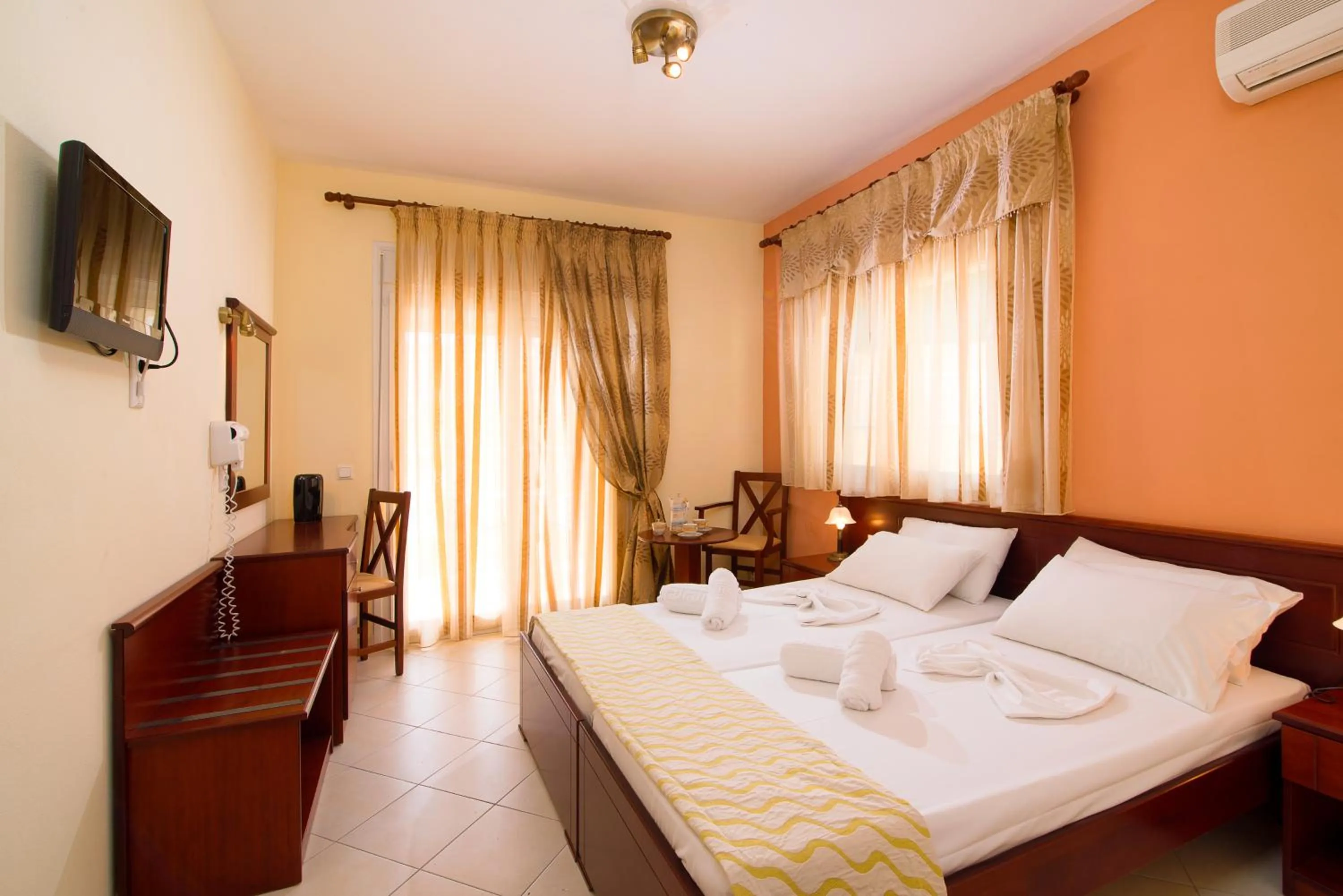 Photo of the whole room, Bed in Hotel Diamond