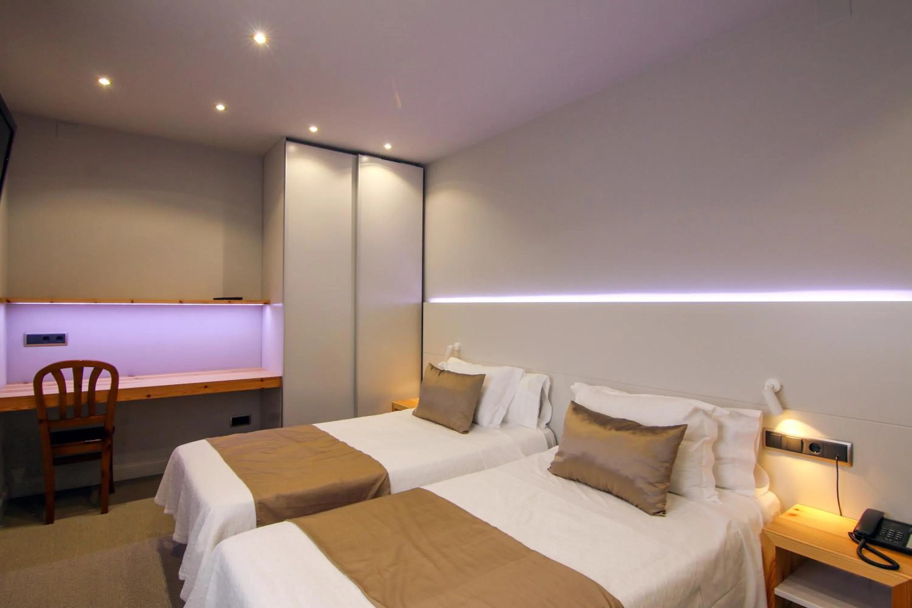 Bed in Hotel Restaurant Sol i Vi