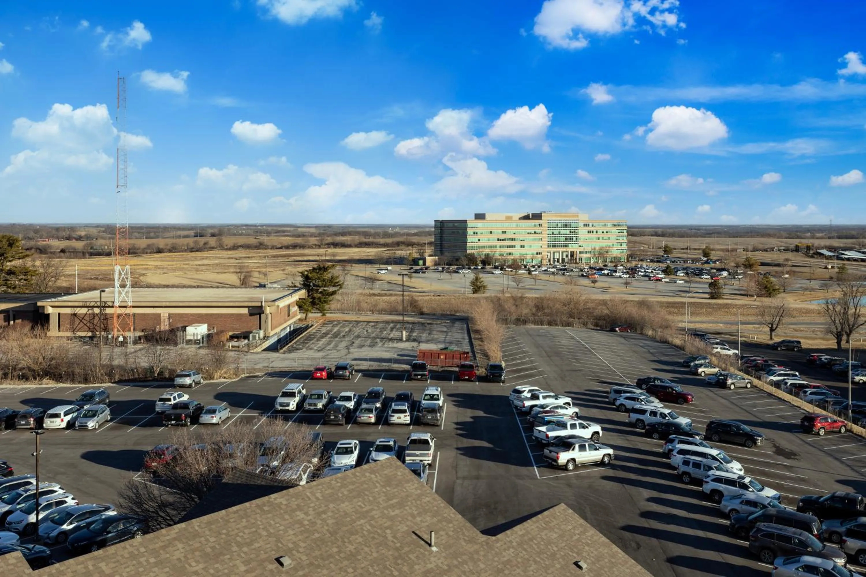 Parking in Orangewood Inn & Suites Kansas City Airport