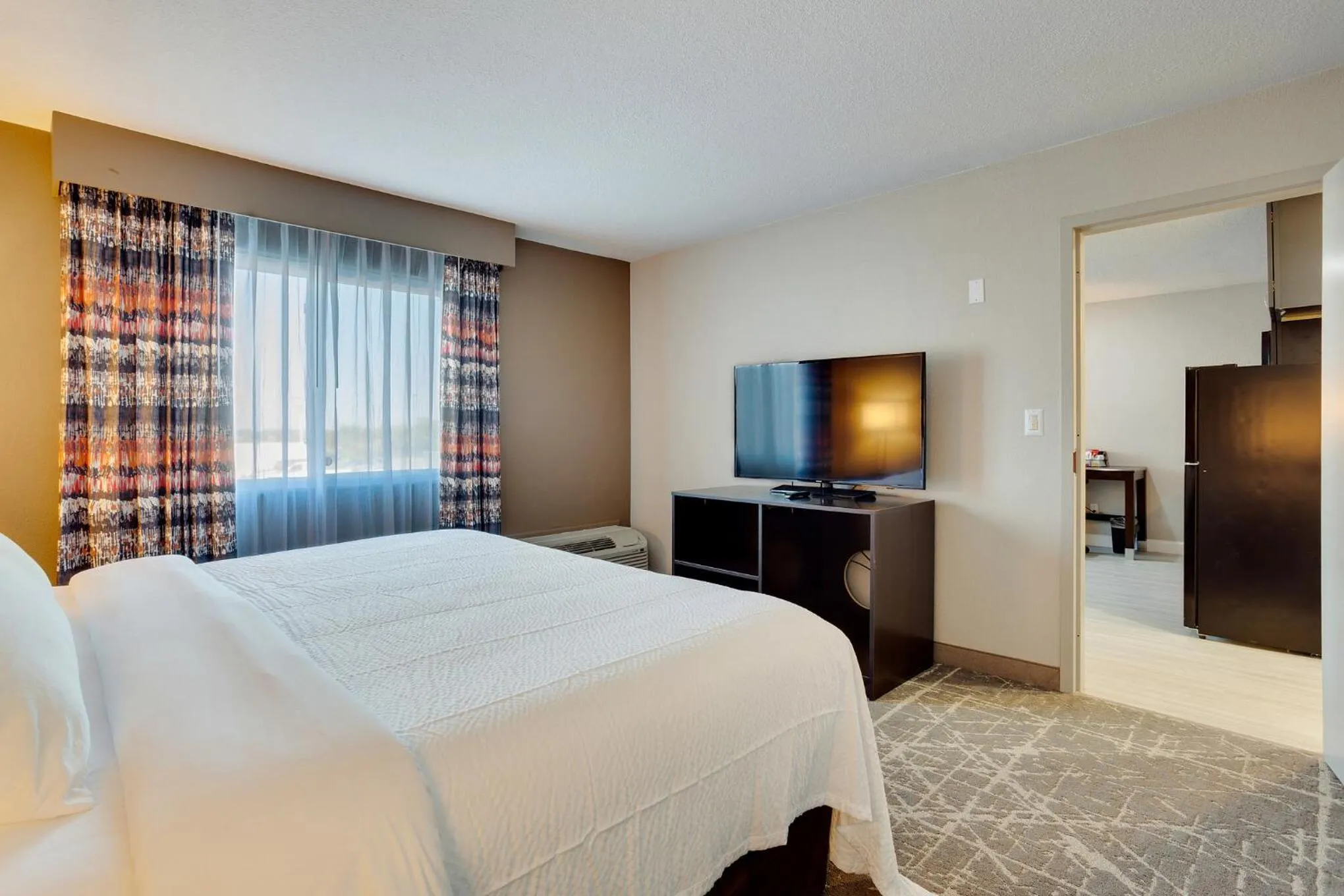 Bedroom, Bed in Orangewood Inn & Suites Kansas City Airport