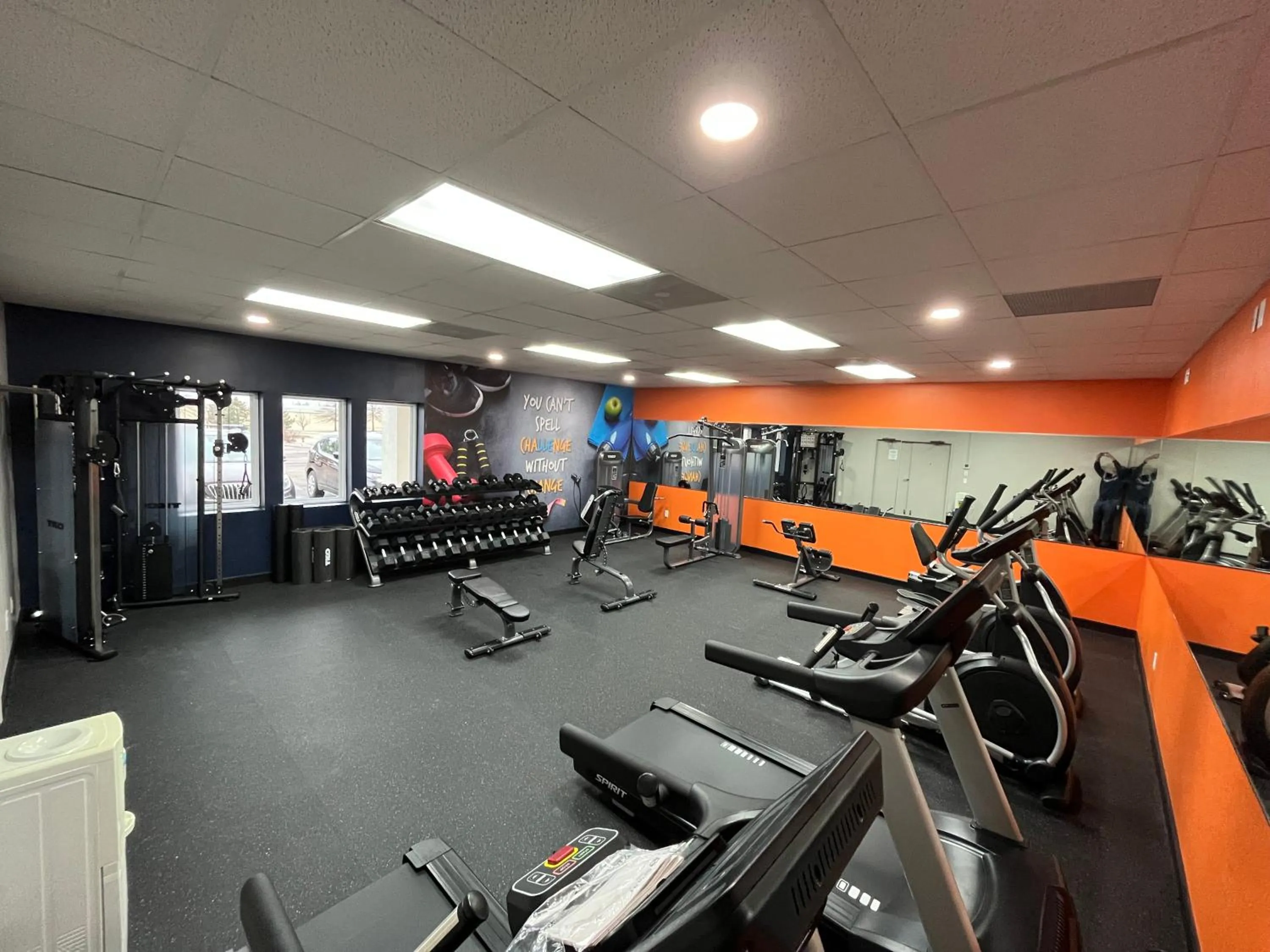 Fitness centre/facilities in Orangewood Inn & Suites Kansas City Airport