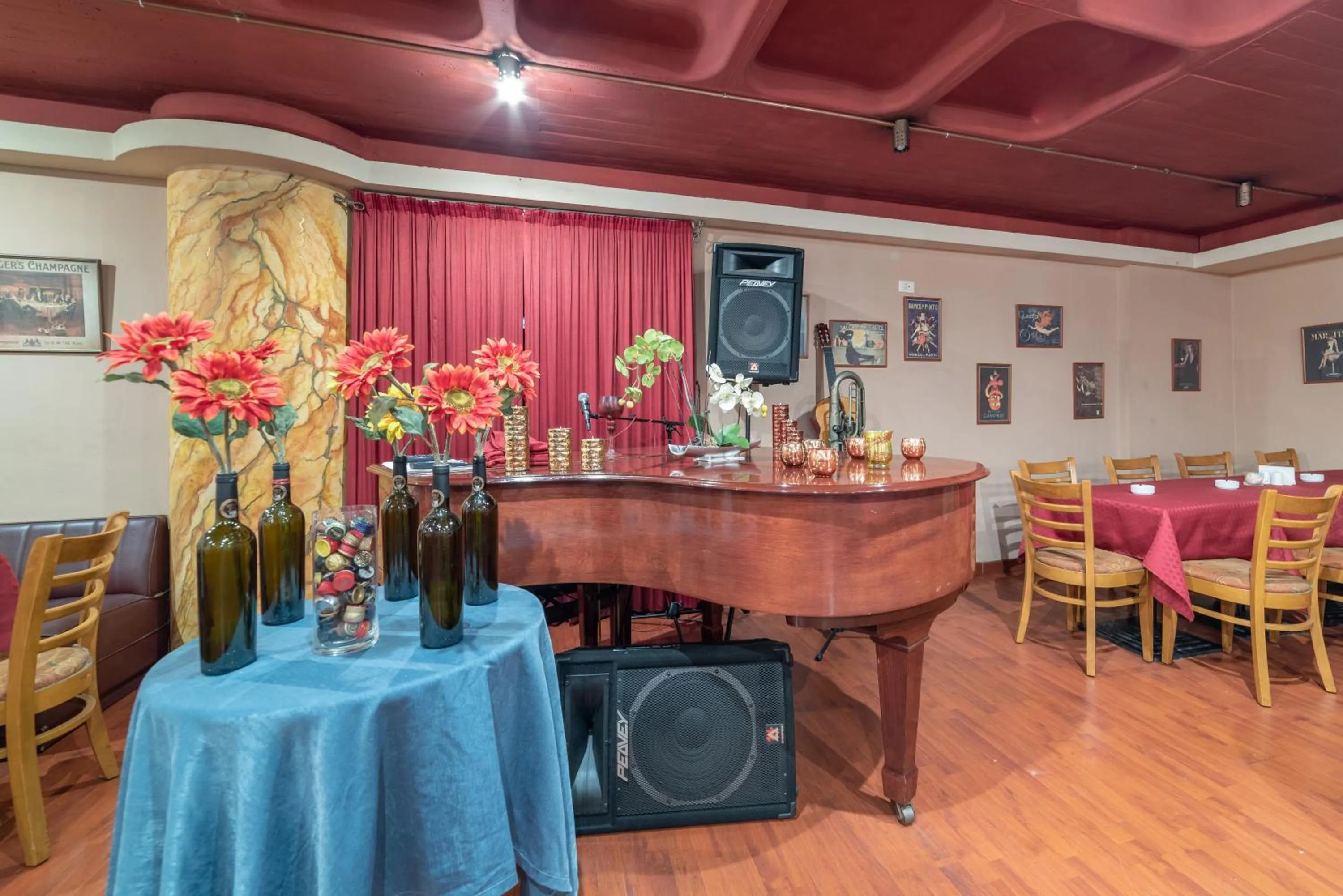 Restaurant/places to eat in Madisson Hotel