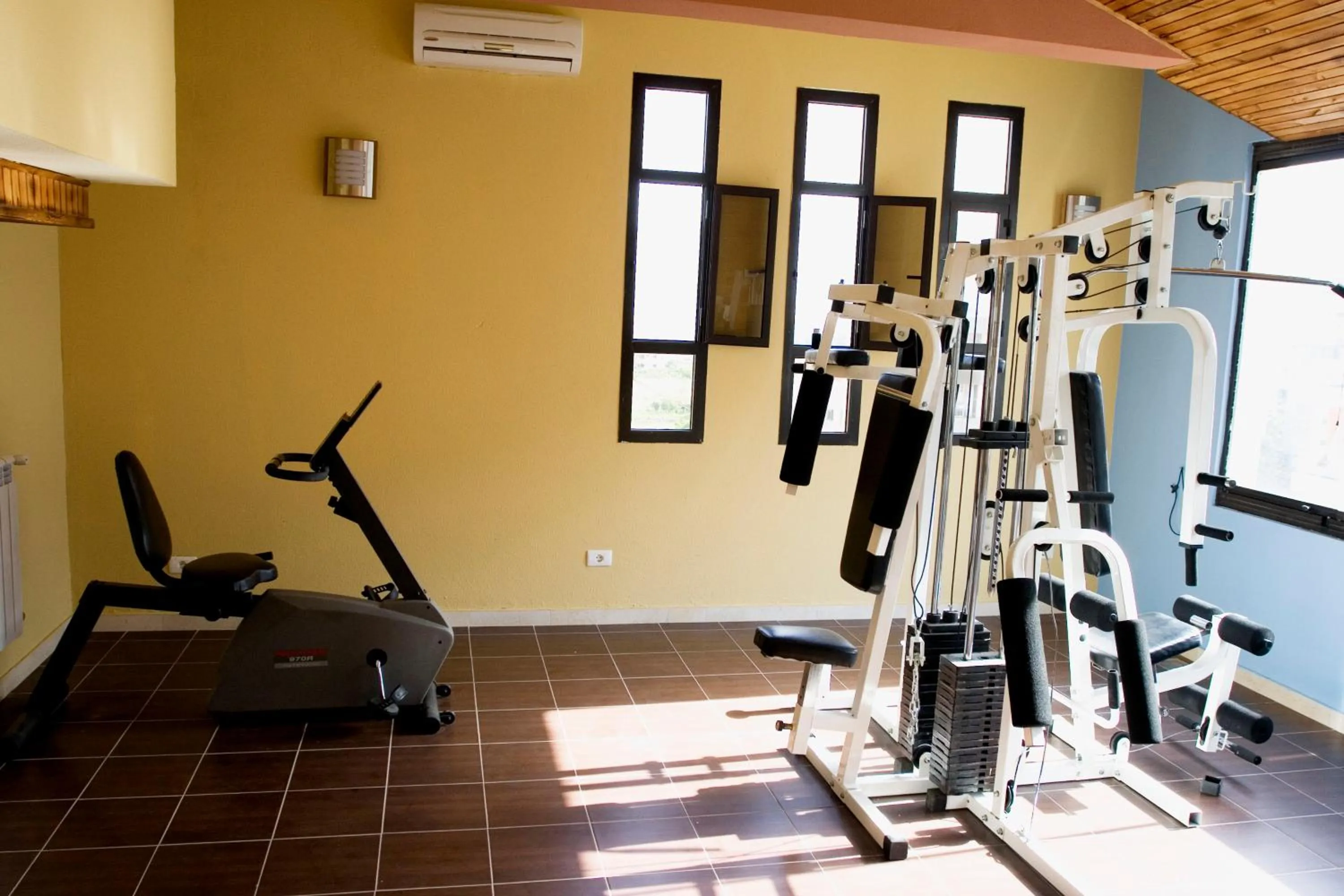 Fitness centre/facilities in Madisson Hotel