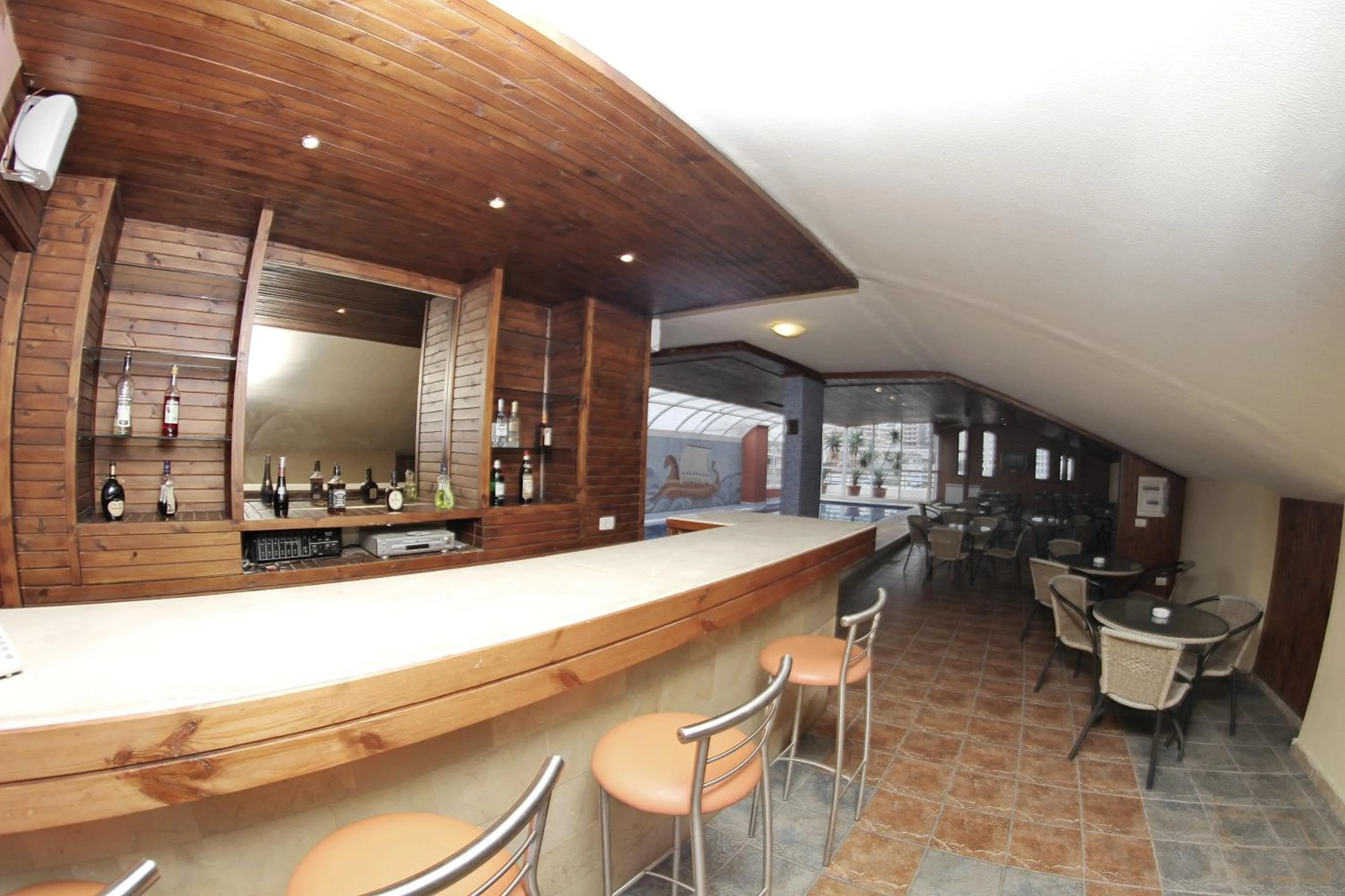 Food and drinks in Madisson Hotel