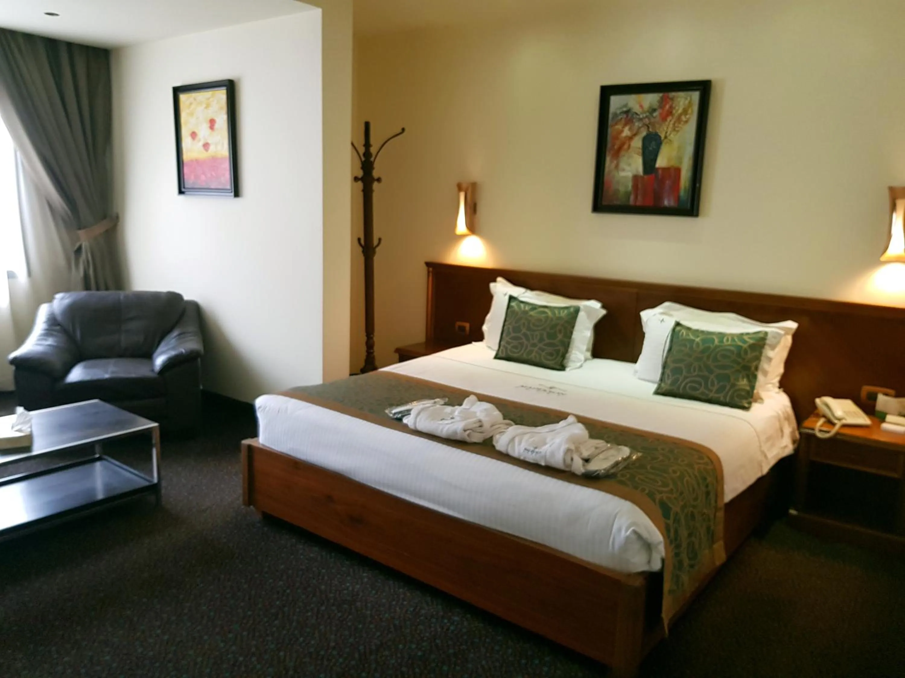 Bedroom, Bed in Madisson Hotel